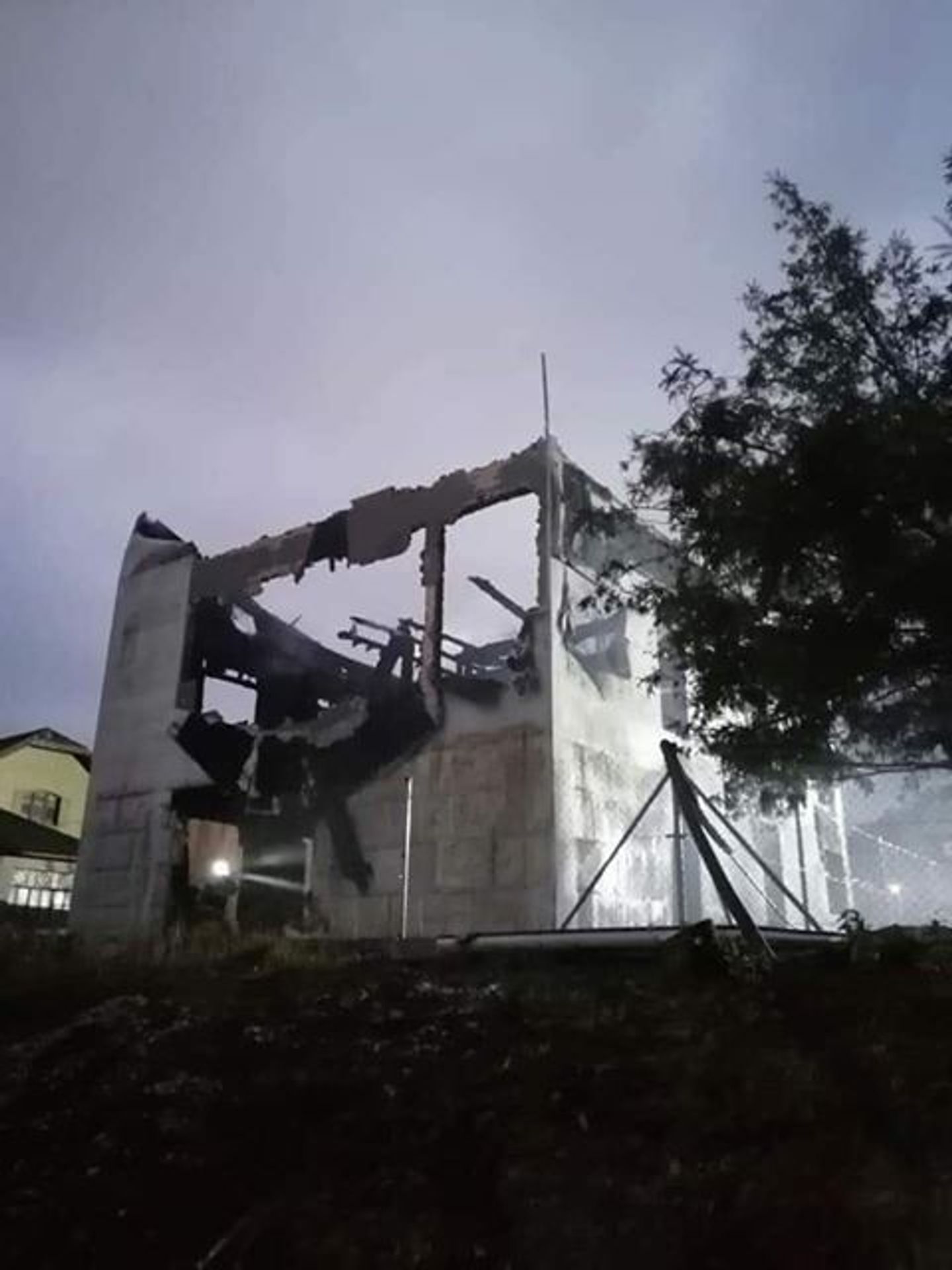 Požár v Kopřivnici - 3 - GALERIE: Požáry ve Dvoře Králové nad Labem a v Kopřivnici (15/18)