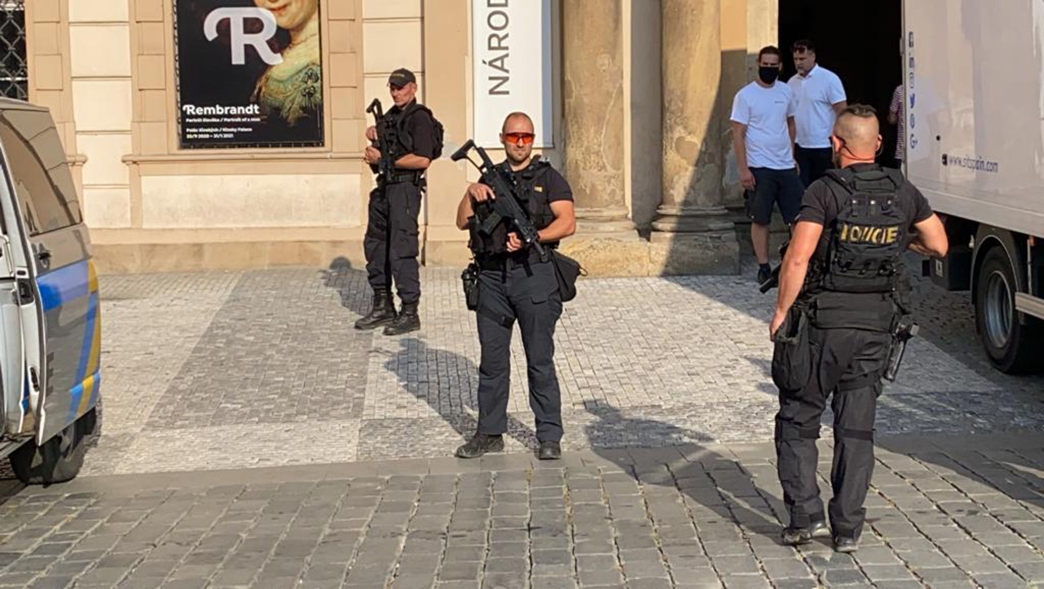 Převoz obrazů Rembrandta van Rijna do galerie na Staromestskem namesti - 6 - GALERIE: Převoz obrazů Rembrandta van Rijna do galerie na Staroměstském naměstí (9/14)