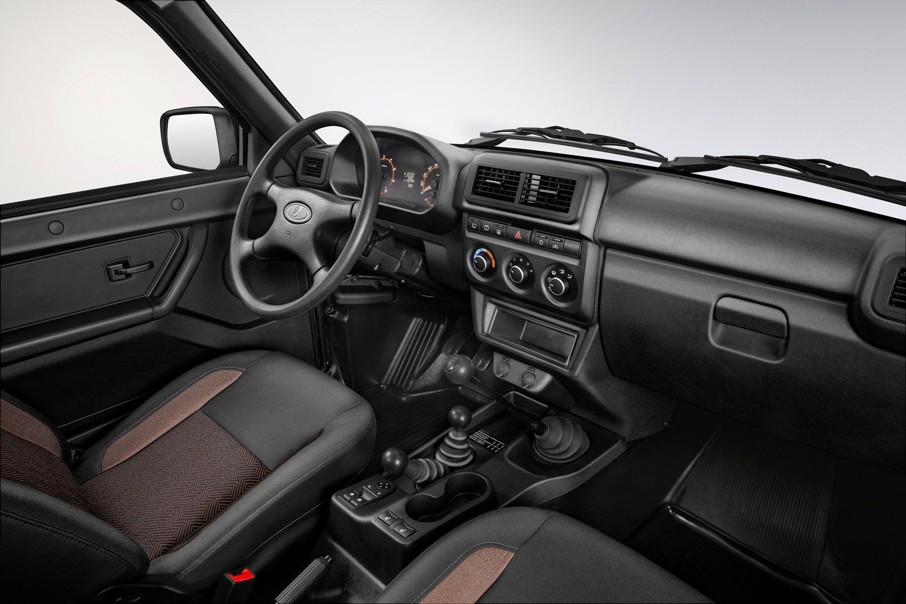 Modernizovaná Lada Niva nese oficiální název 4x4 - 14 - Fotogalerie: Lada Niva po loňském faceliftu (2/6)