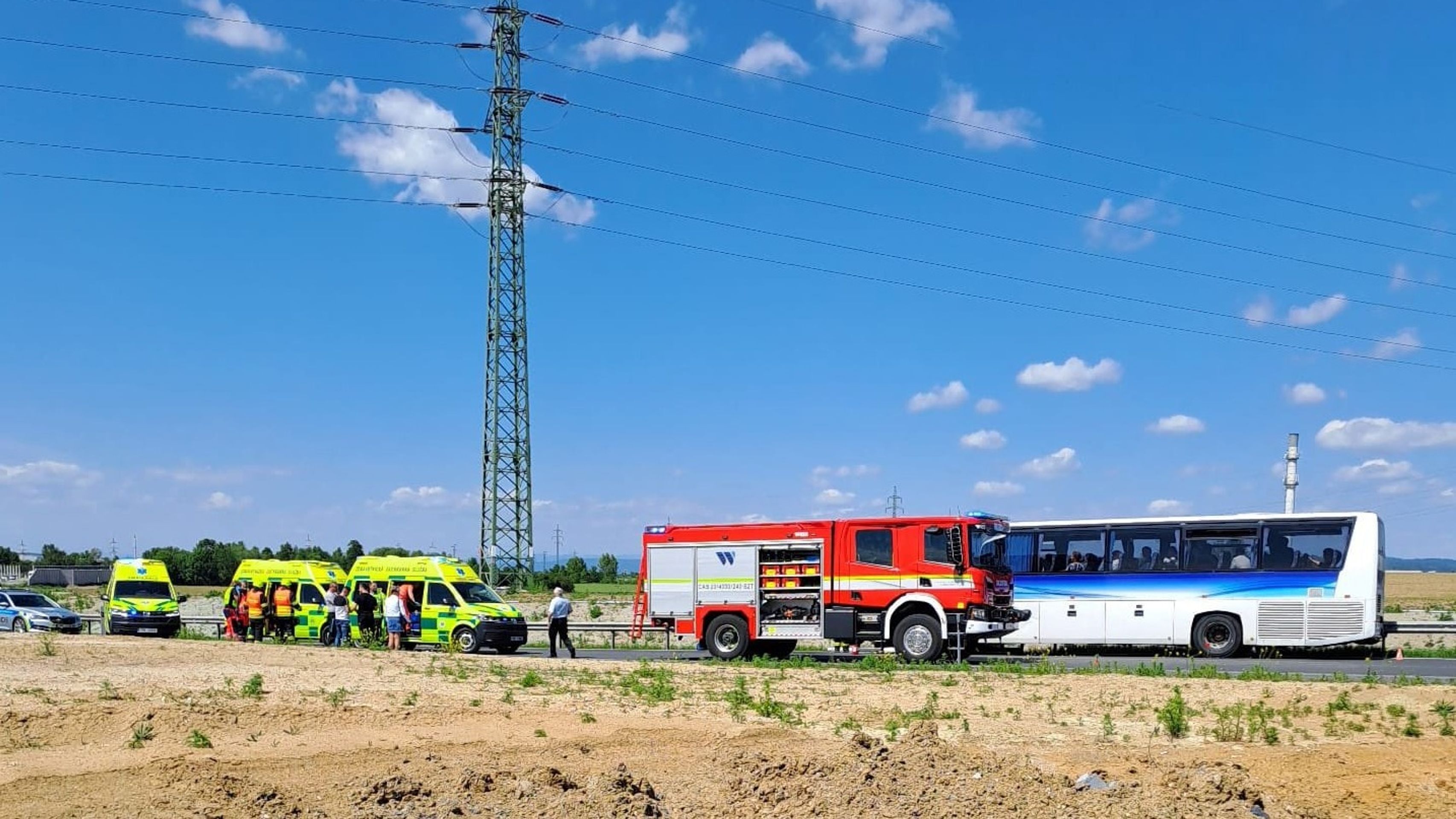 Nehoda autobusu a auta (cropped) - Nehoda autobusu a osobního auta (7/8)