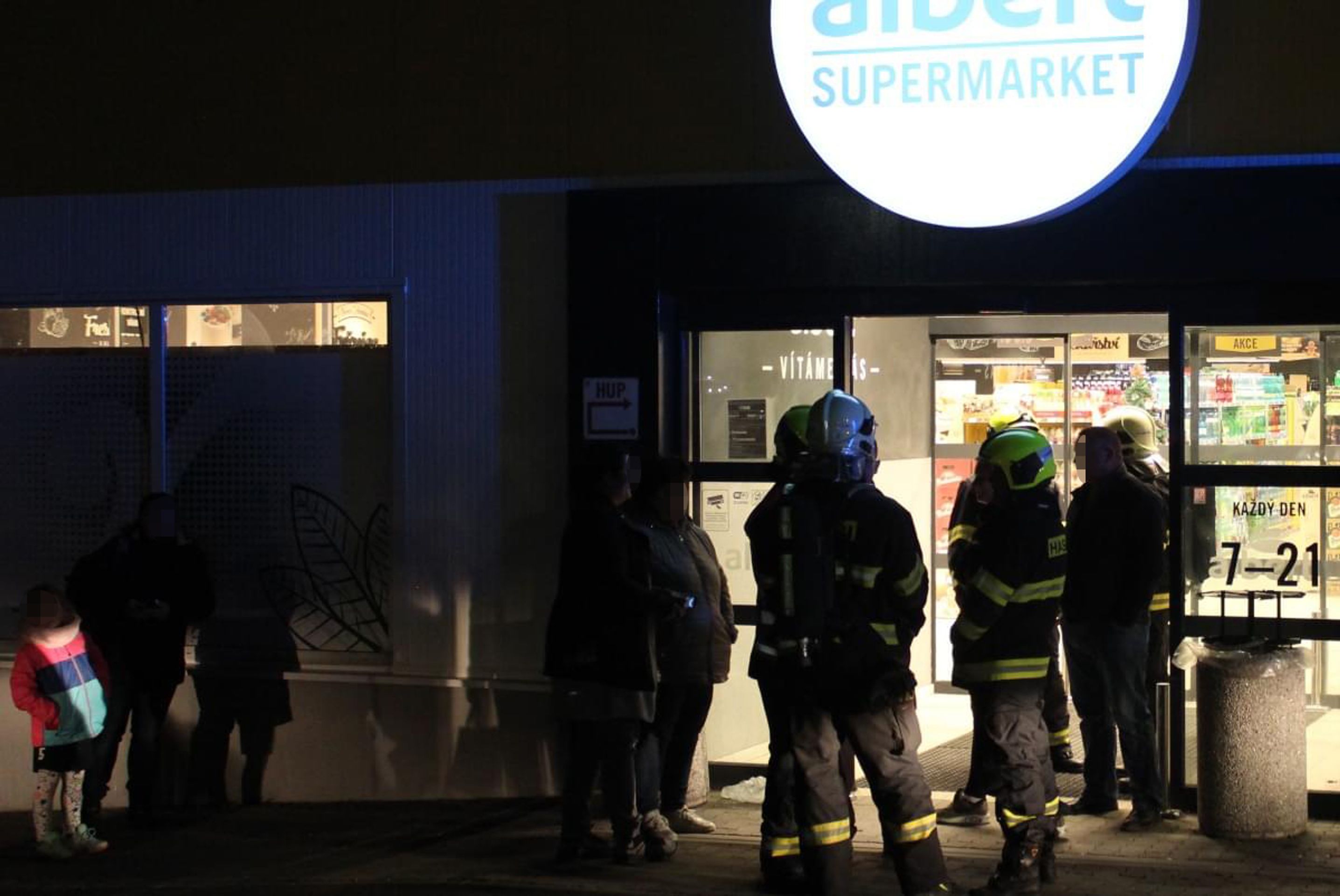 Evakuace v plzeňském obchodě - 3 - GALERIE: Evakuace v plzeňském obchodě (3/4)