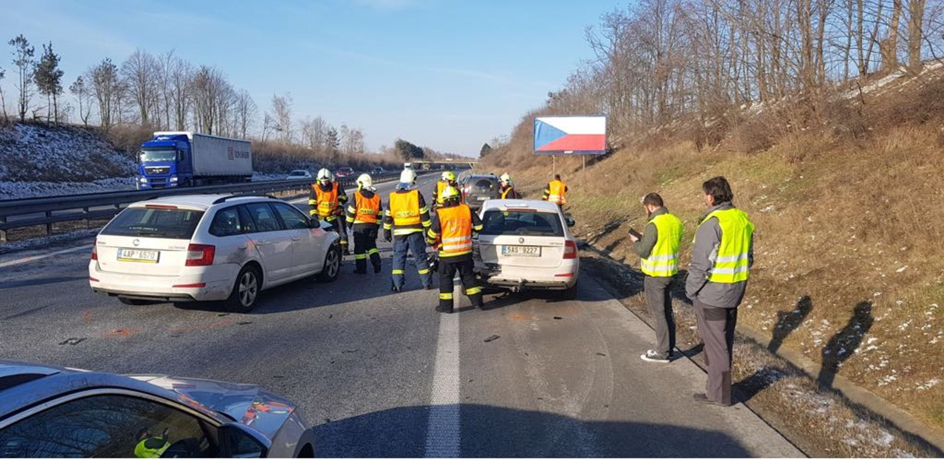 Hromadná nehoda na D11 - GALERIE: Hromadné nehody na dálnicích (6/13)