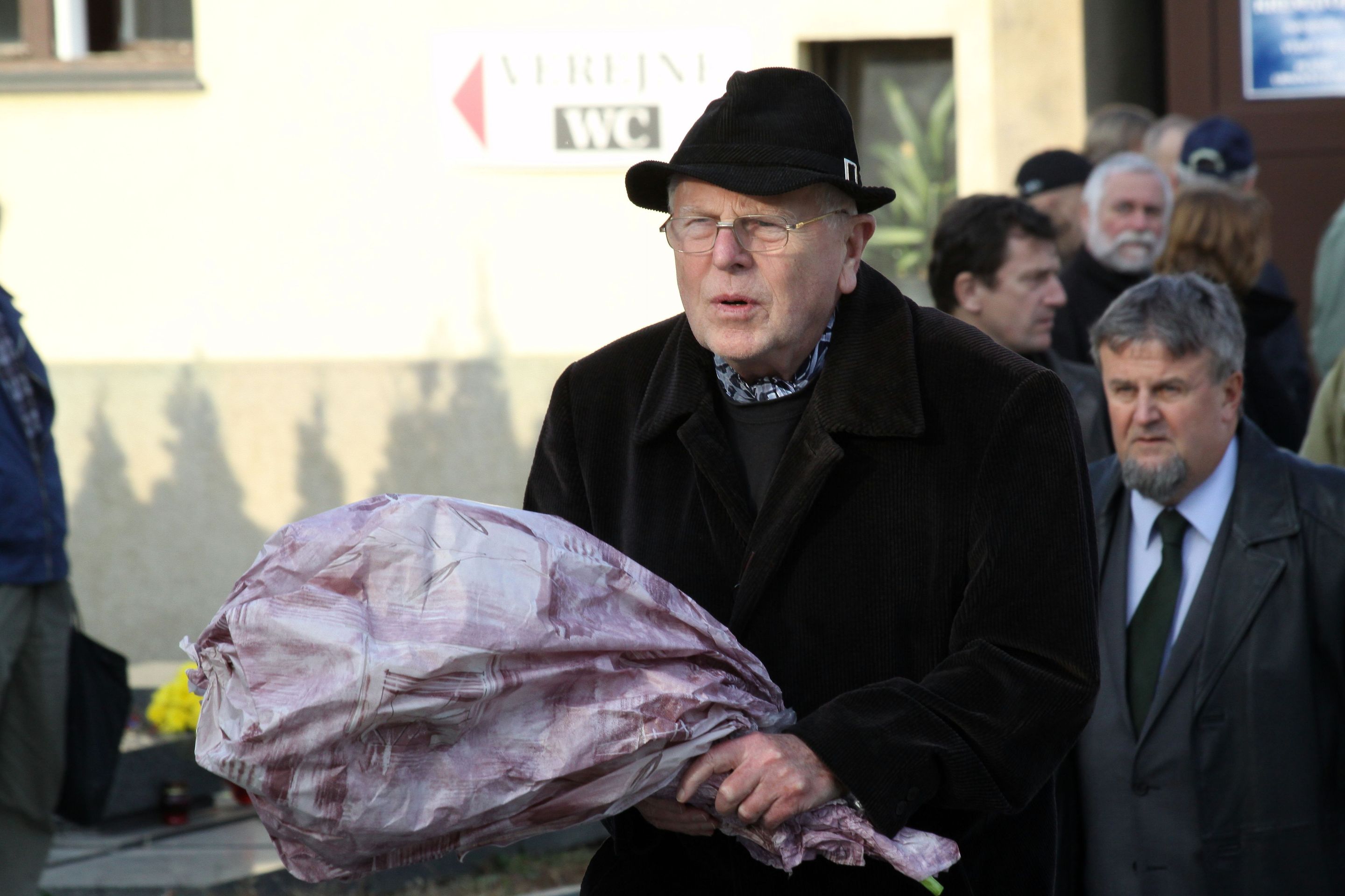 S hercem Bořivojem Navrátilem se rozloučil i Vaculík a Hrušinský - 14 - GALERIE: Rozloučení se s Bořivojem Navrátilem (14/14)