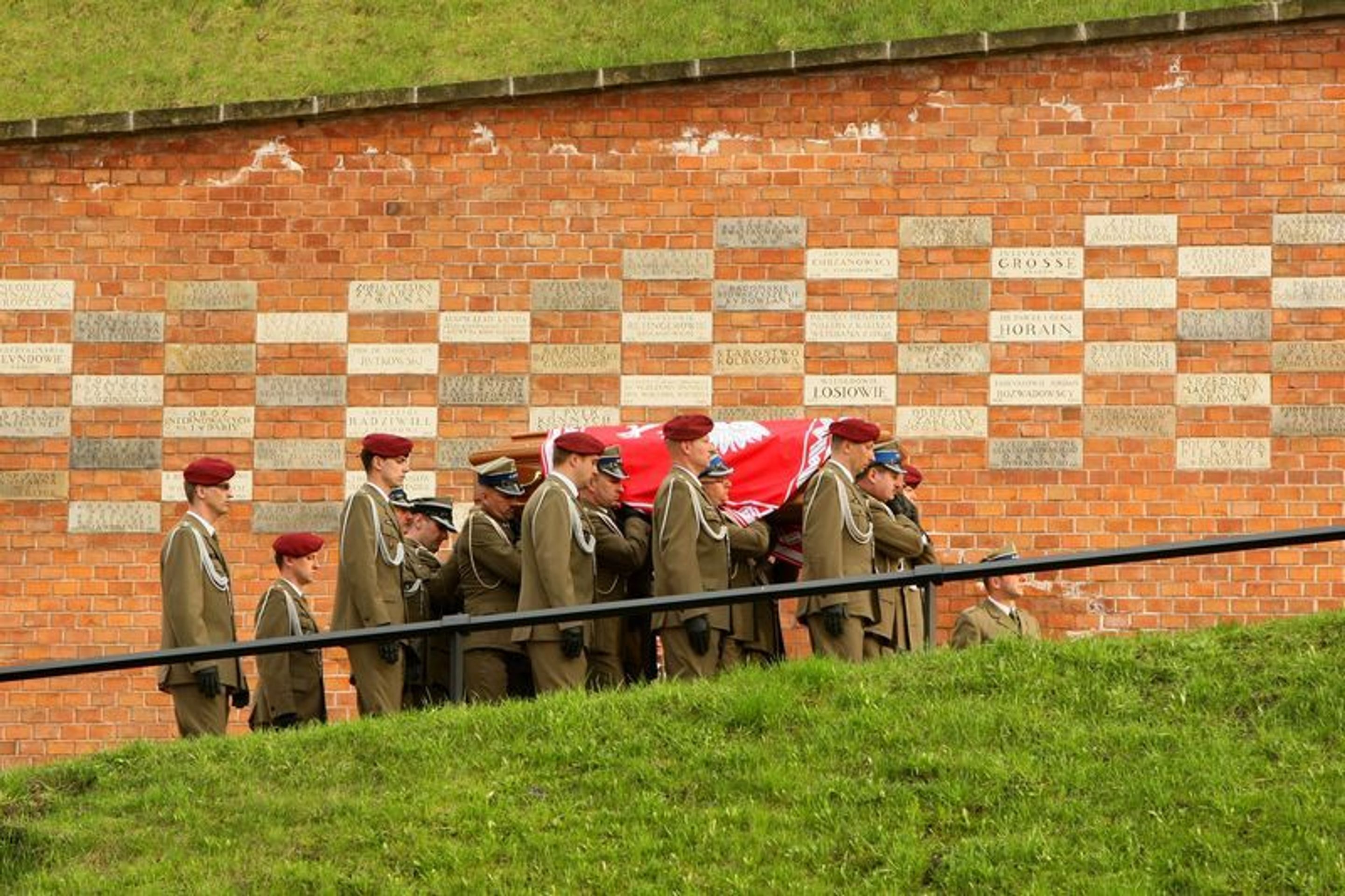 Polský pohřeb prezidentského páru-5 - GALERIE: Polský pohřeb prezidentského páru (5/8)