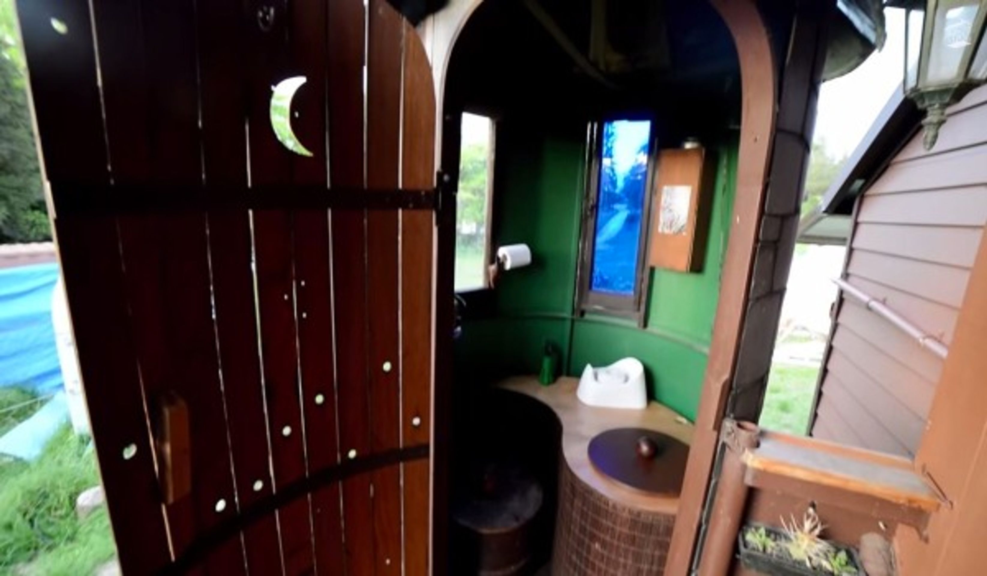 WC - Dodávka přestavěná na pěkný hrad (2/6)