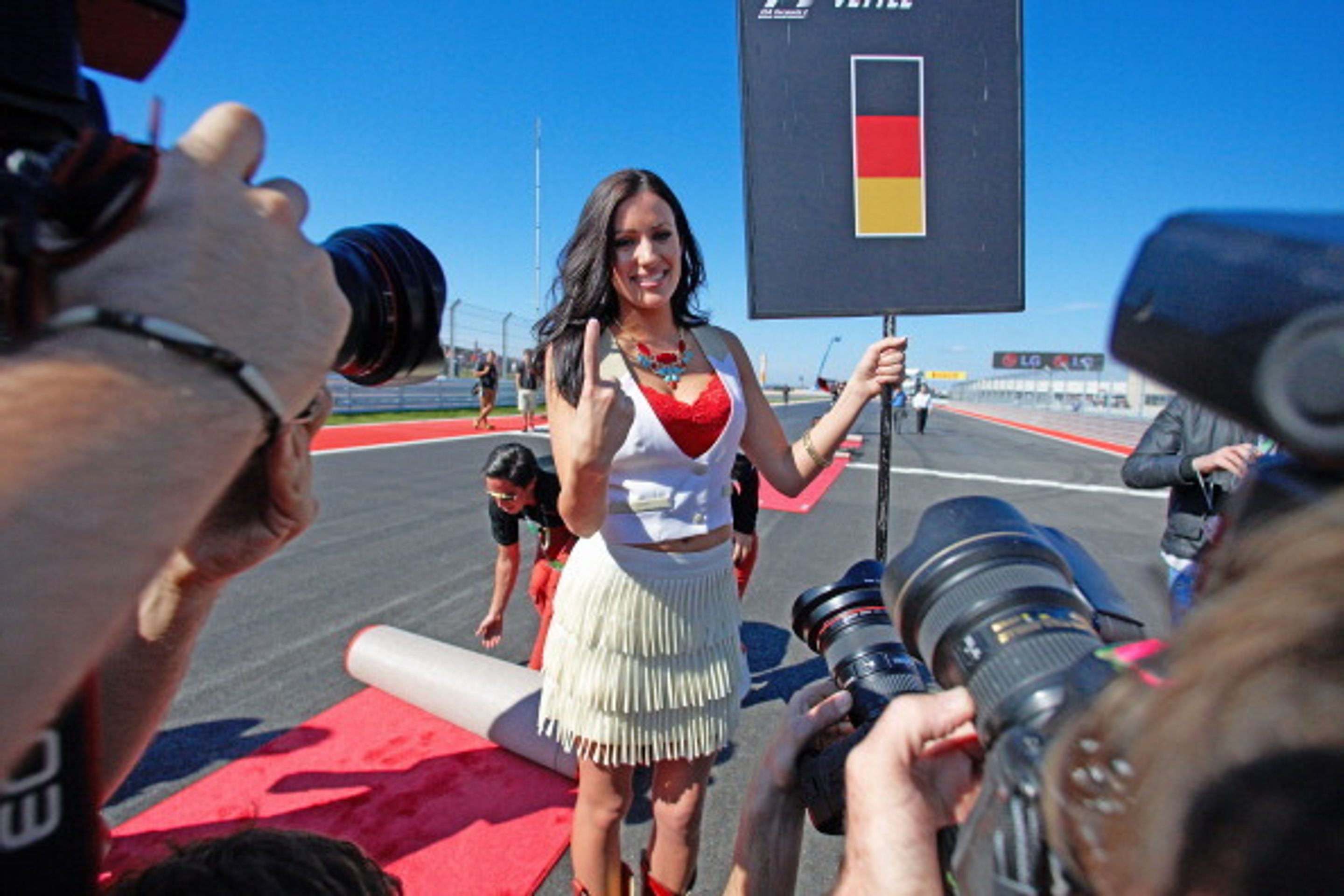 Krásné dívky ve světě F1 - 10 - GALERIE: Sexy zadečky, krásná prsa a dlouhé nohy v F1 (10/31)