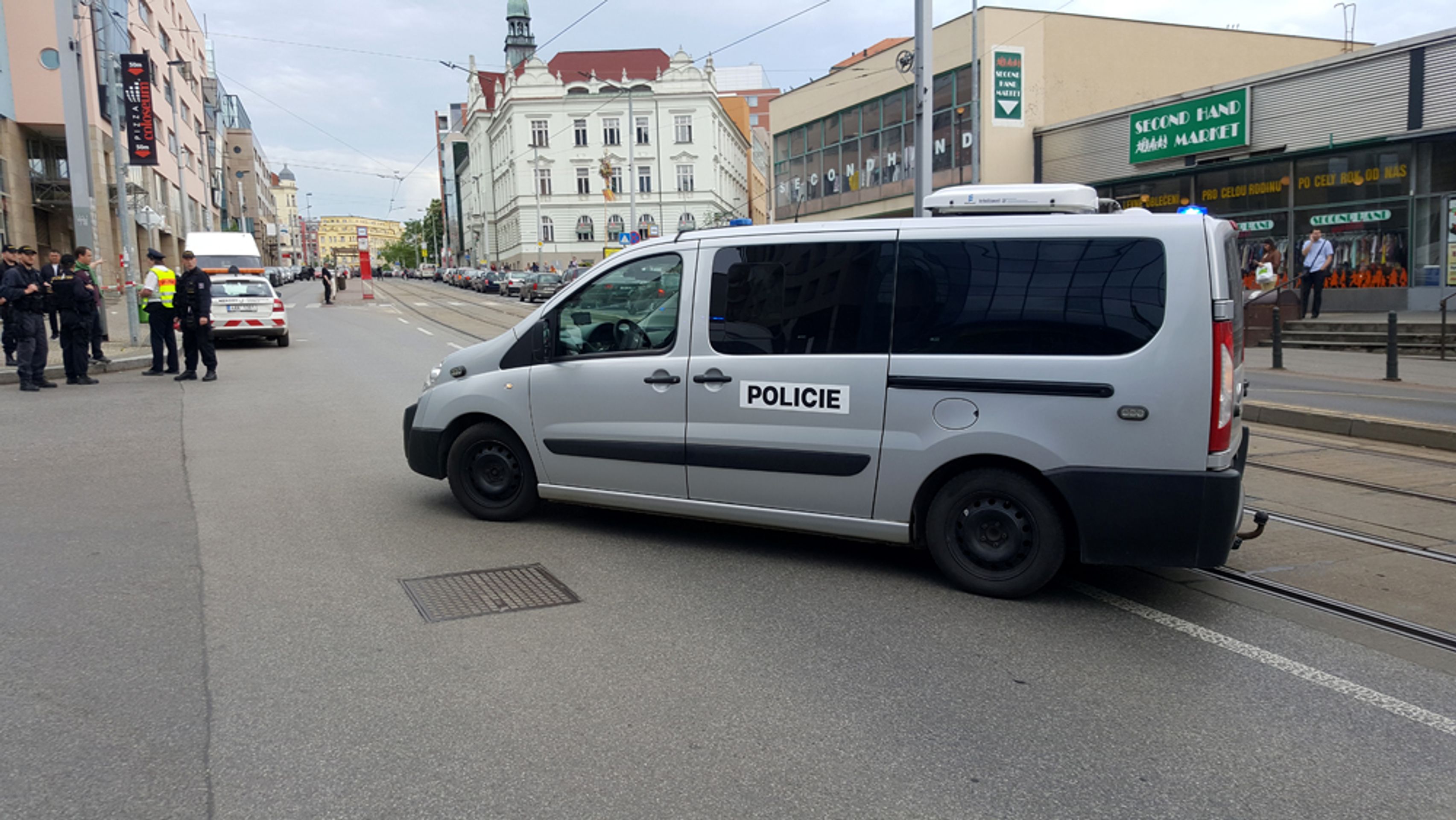Podezřelý balíček v sídle Dopravních podniků hl. města Prahy - 4 - GALERIE: Podezřelý balíček v sídle Dopravních podniků hl. města Prahy (4/4)