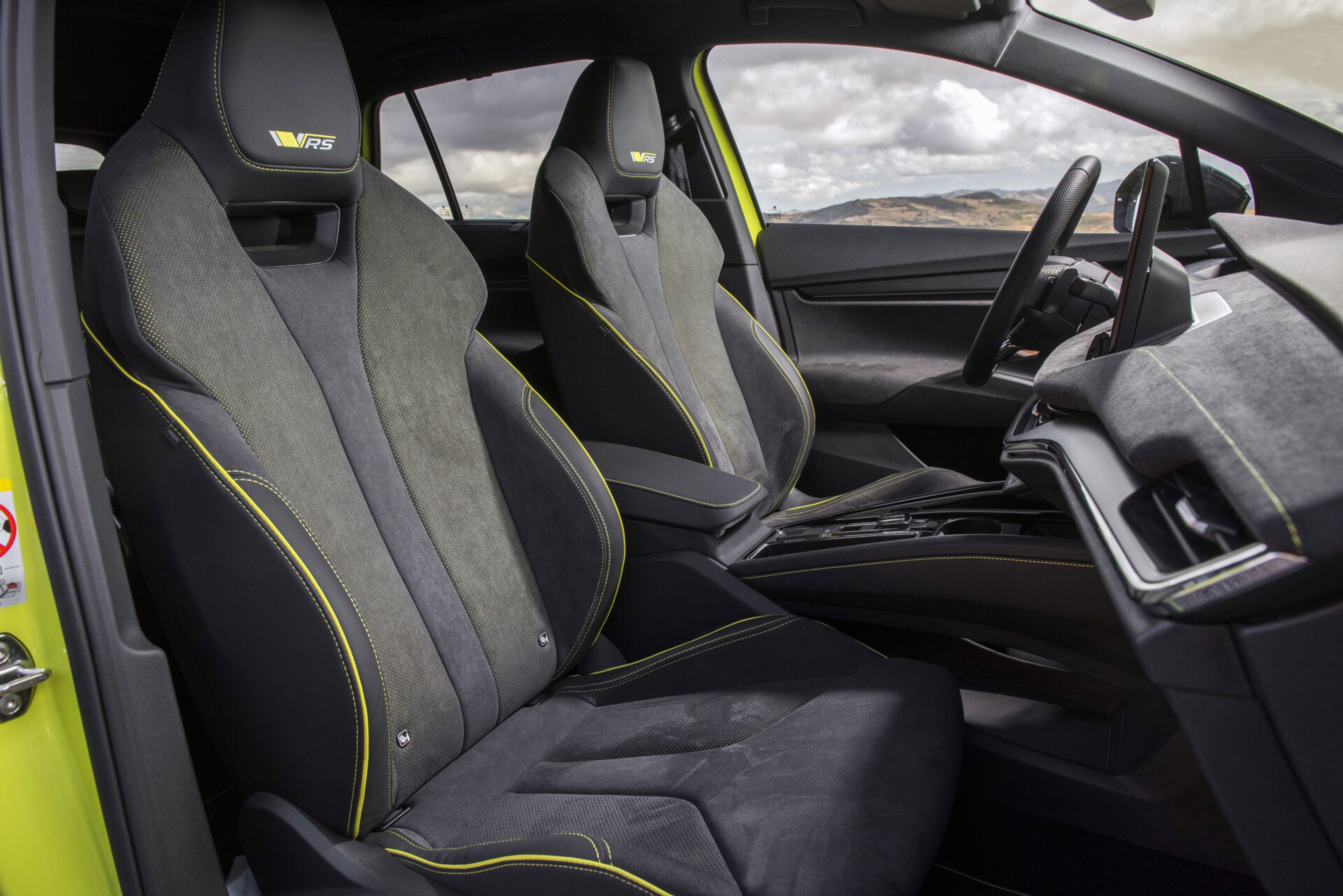 Škoda Enyaq RS iV - Enyaq konečně vyjíždí jako sportovní "ereso" (16/23)
