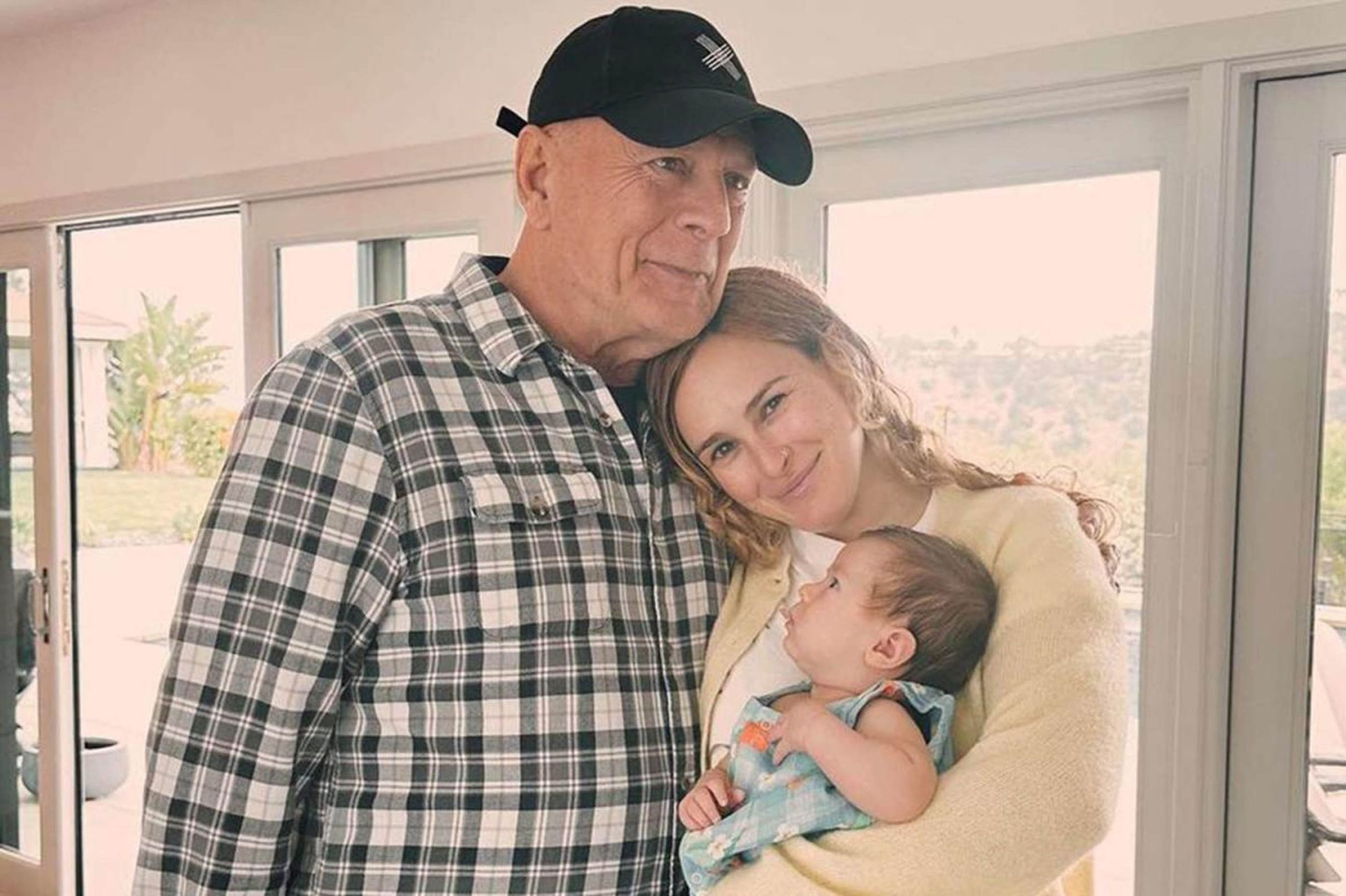 Bruce Willis s dcerou Rumer a vnučkou, 5. 12. 2023 - Bruce Willis (1/12)