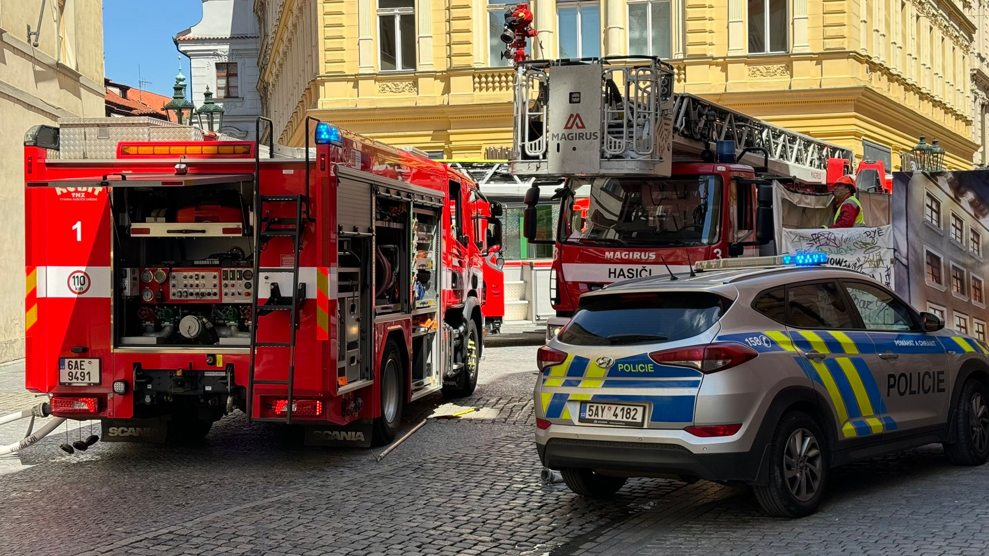 Požár na Staroměstském náměstí (10) - Požár na Staroměstském náměstí v Praze (4/18)