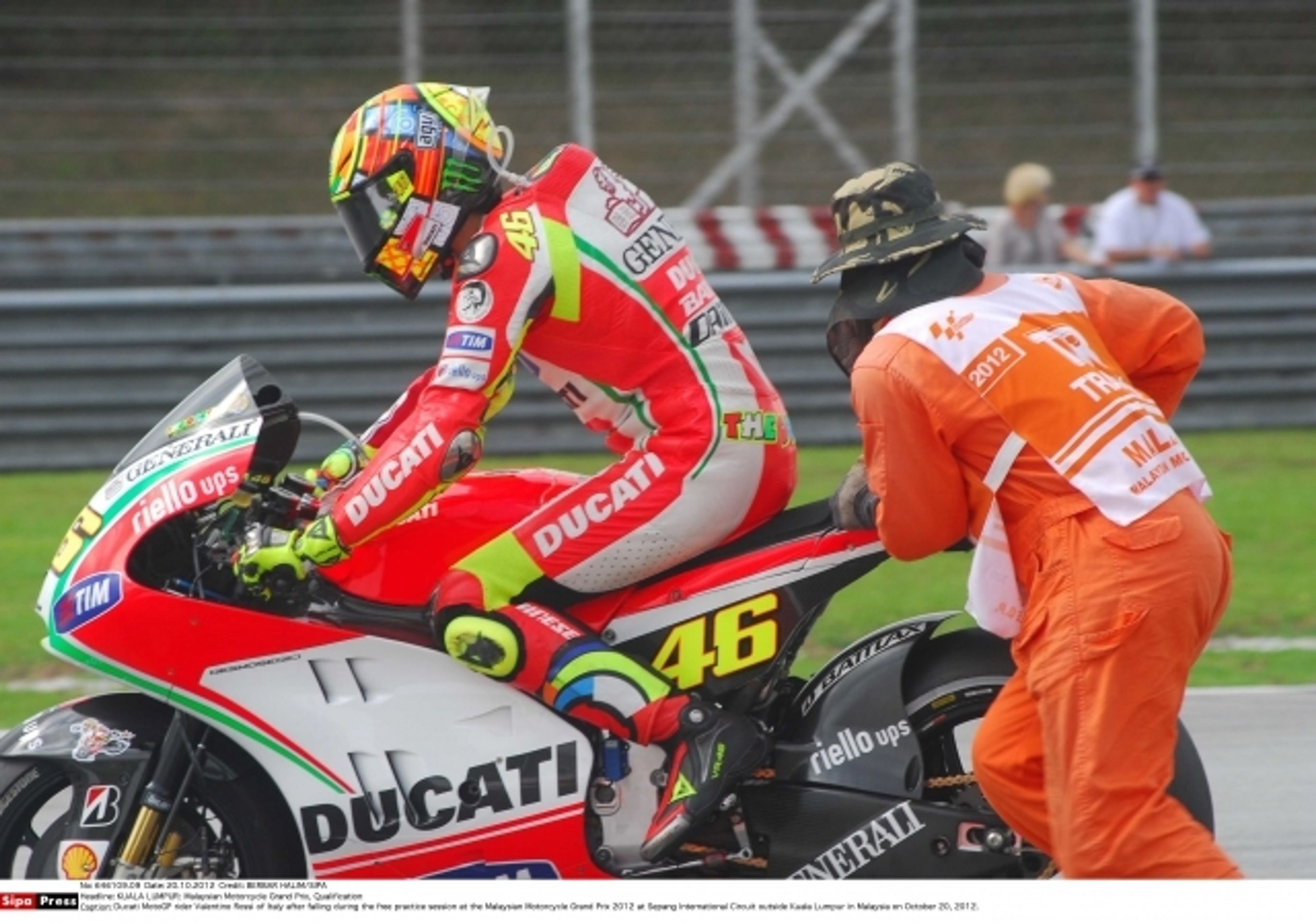 Valentino Rossi - pád v Sepangu - 4 - GALERIE: Valentino Rossi, Sepang - pád v tréninku (8/9)
