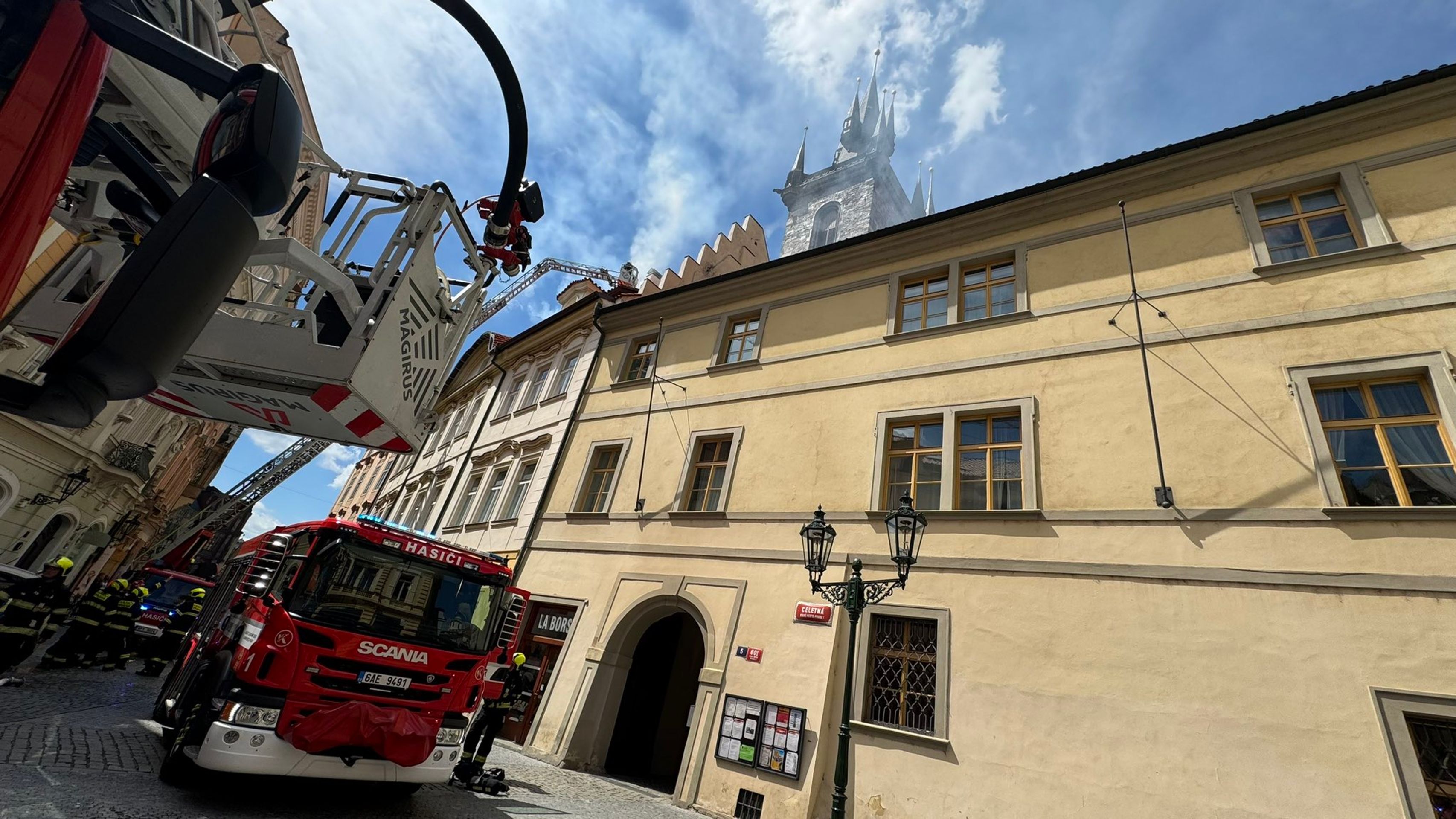 Požár na Staroměstském náměstí (4) - Požár na Staroměstském náměstí v Praze (12/18)