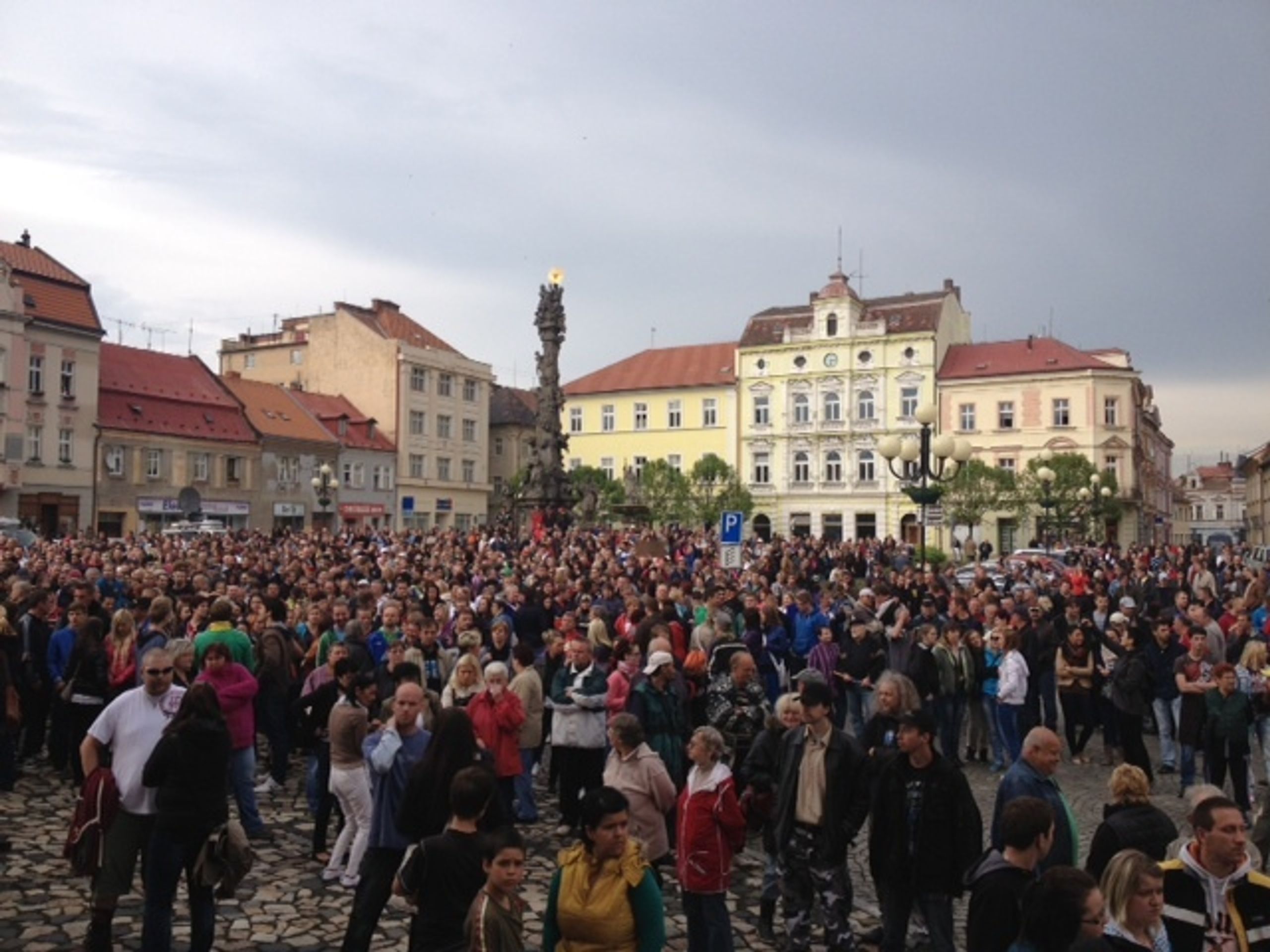 Demonstrace na náměstí v Duchcově - 2 - 1 - GALERIE: Demonstrace na náměstí v Duchcově - 2 (4/4)