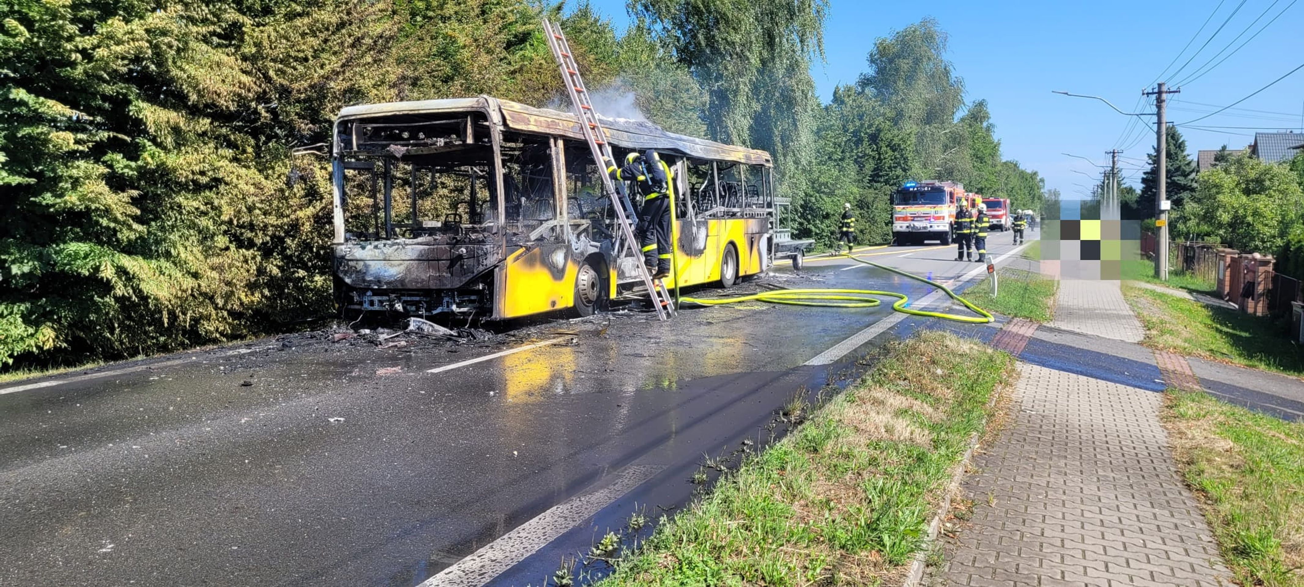 Požár autobusu v Ropici - Požár autobusu v Ropici (3/4)