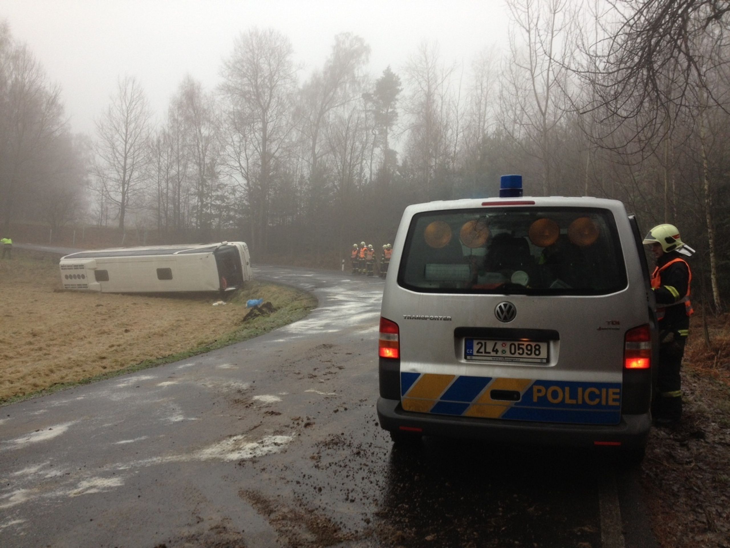 Nehoda autobusu u Osečné na Liberecku - 3 - GALERIE: Nehoda autobusu u Osečné na Liberecku (2/3)