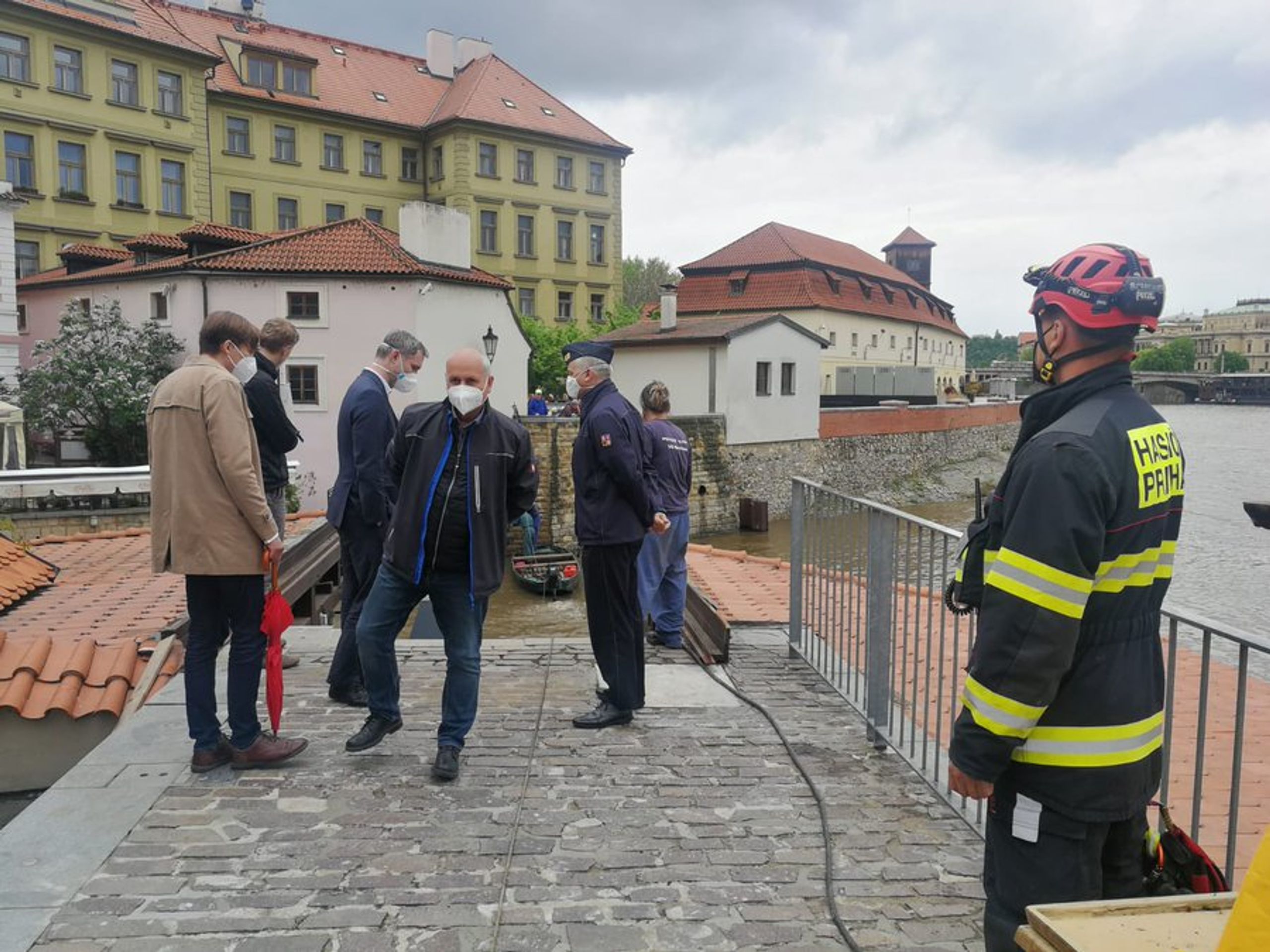 Uzavření Čertovky kvůli povodním - GALERIE: Protipovodňová opatření (4/6)