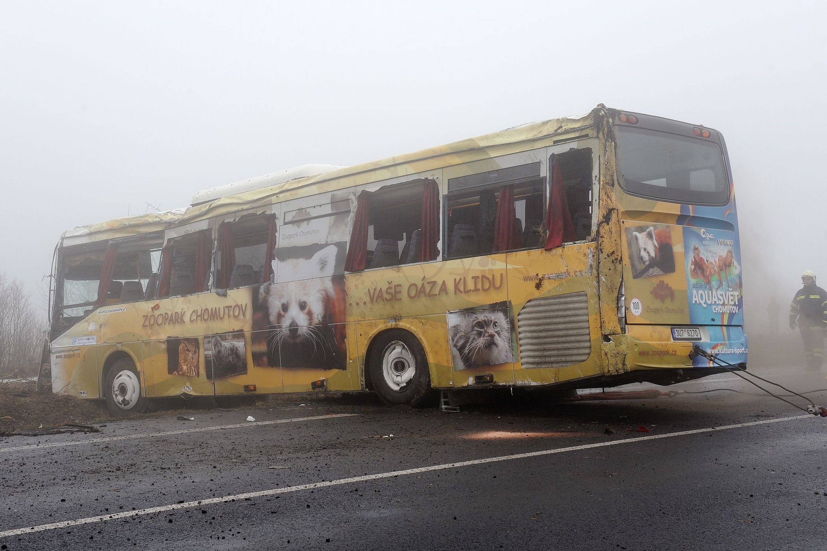 Nehoda autobusu s dětmi u Panenského Týnce - 11 - GALERIE: Nehoda autobusu s dětmi u Panenského Týnce (15/25)