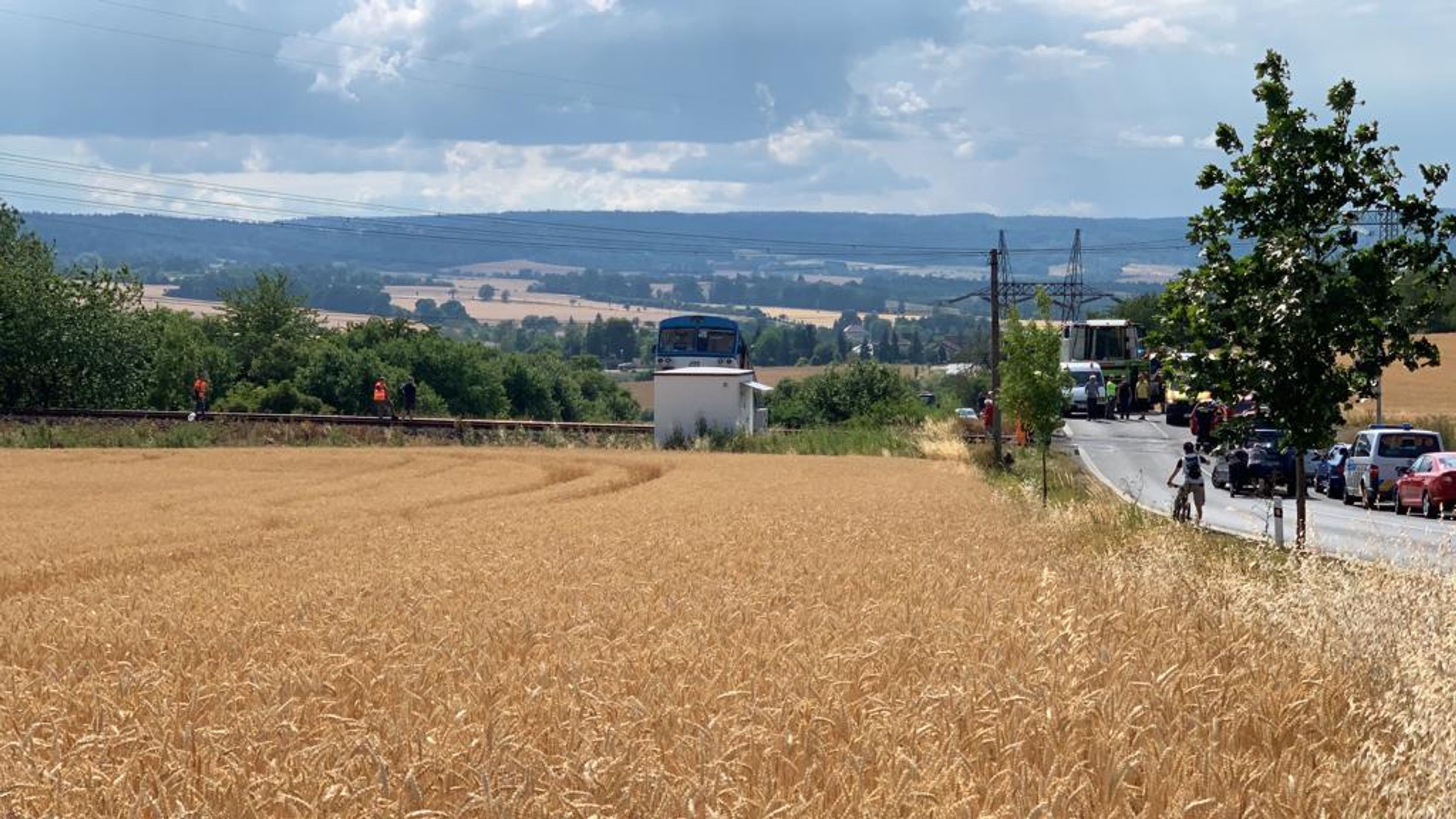 Srážka vlaku s dodávkou na Rakovnicku - 5 - GALERIE: Tragická nehoda na přejezdu u obce Příčina (7/11)