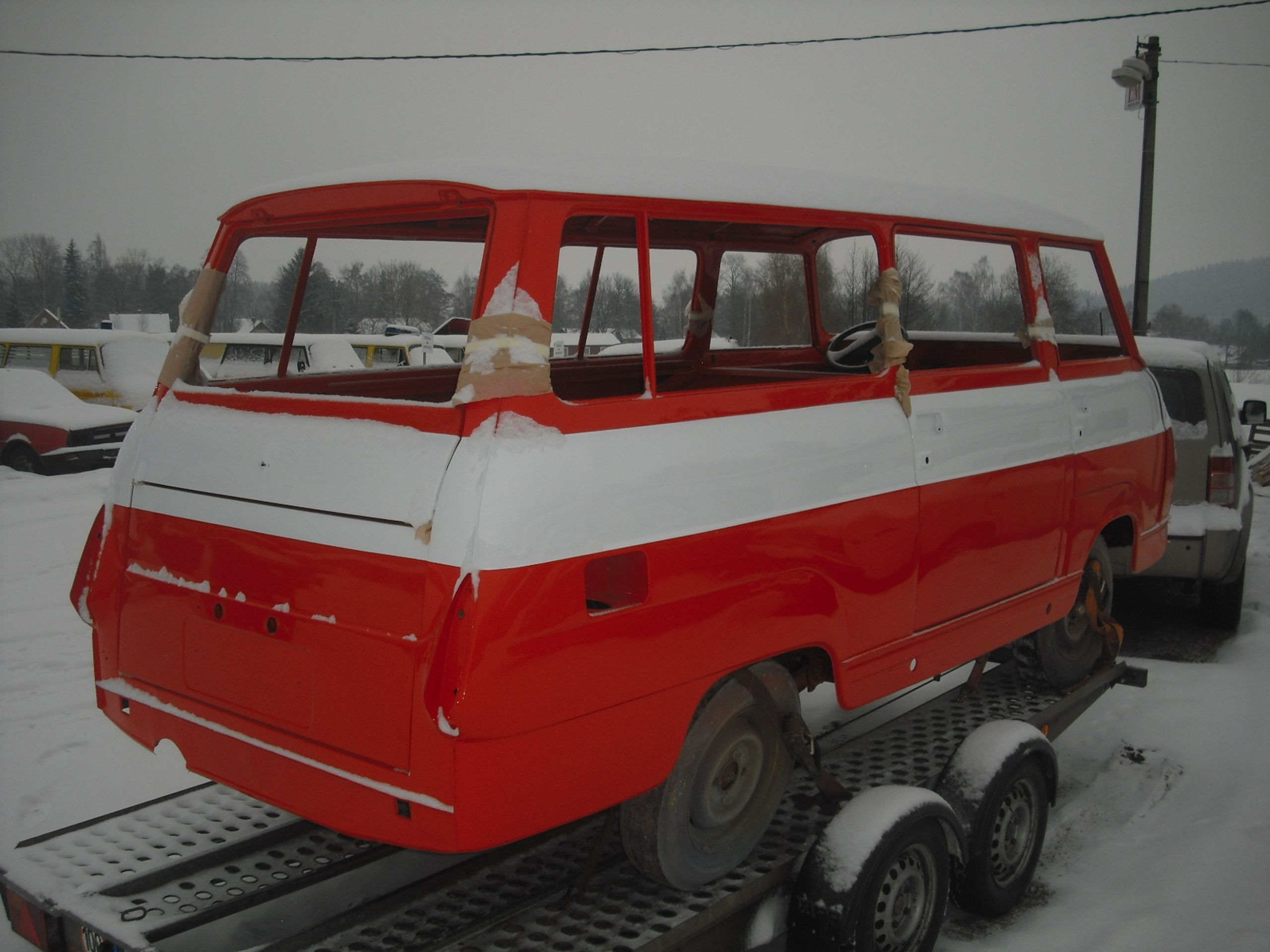 Kultovní Škoda 1203 - 54 - Fotogalerie: Kultovní “dvanda“ slaví. Podívejte se na originální úpravy (35/39)