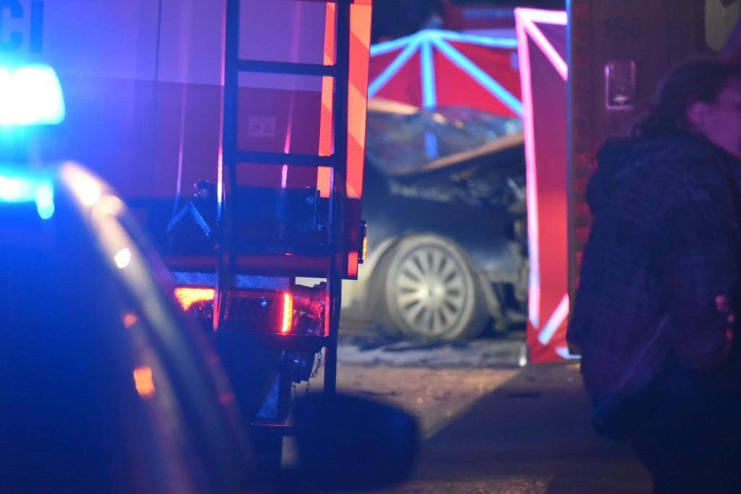 Při tragické nehodě v Praze zemřeli dva muži, zranilo se 10leté dítě - 13 - GALERIE: Nehodu v Praze nepřežili dva lidé (6/9)