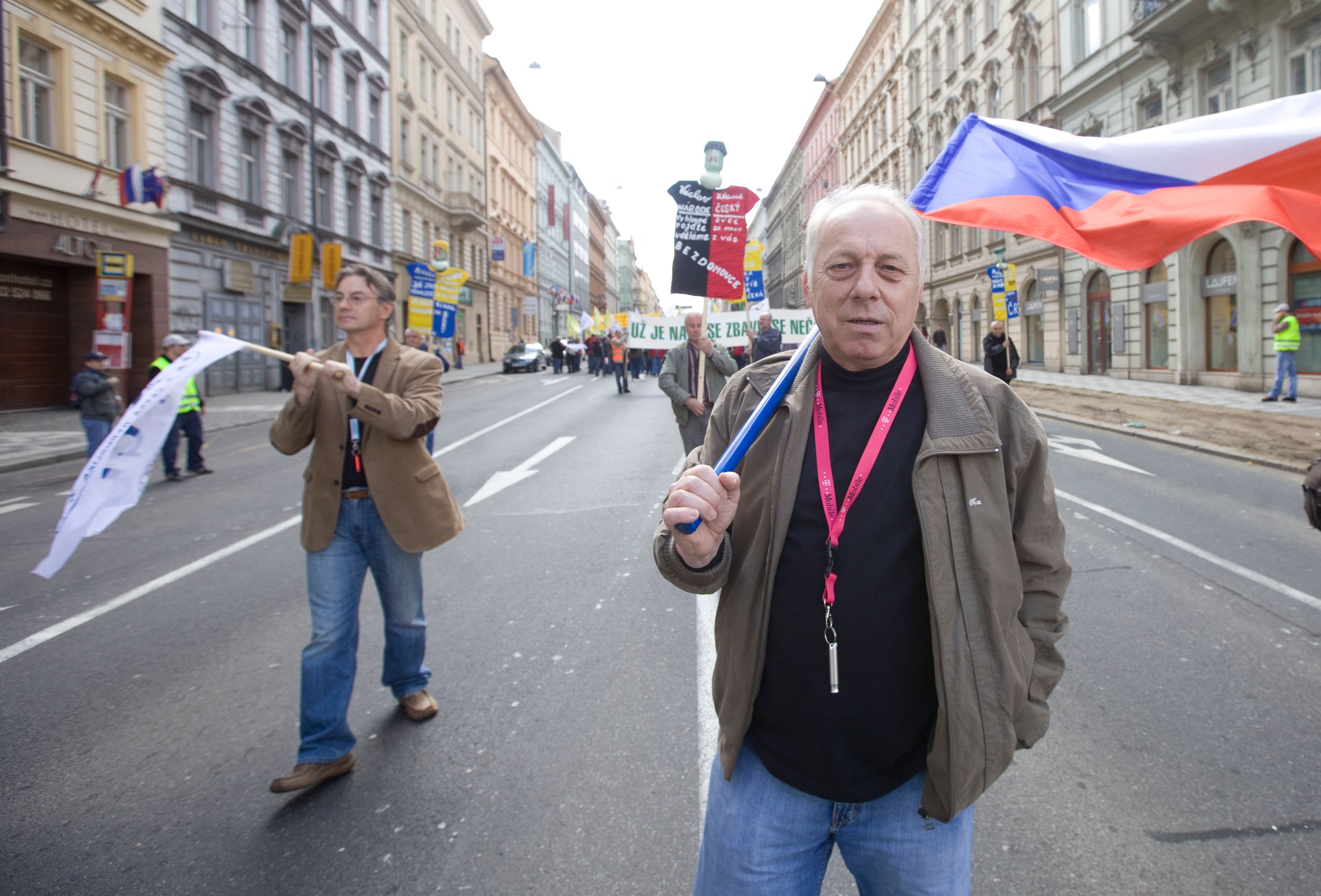 Demonstrace proti vládním reformám - vpředu Bohumír Dufek - Demonstrace proti vládním reformám (3/20)
