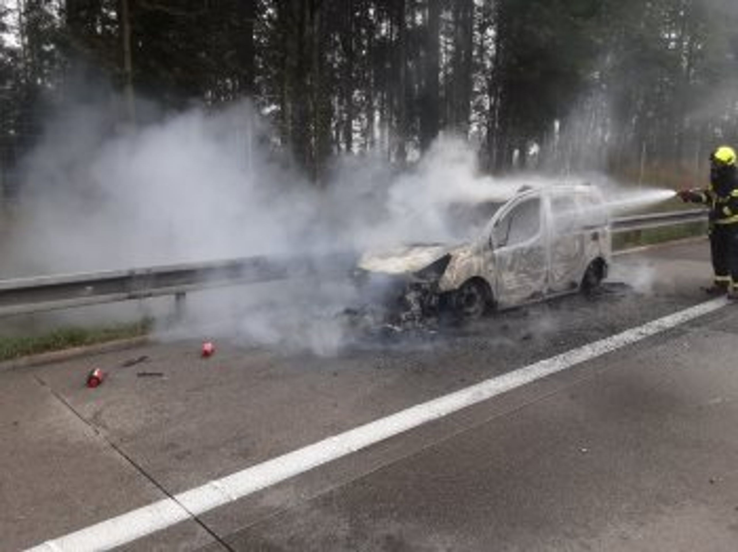Shořelé auto na D1 3 - Požár auta na D1 (1/3)