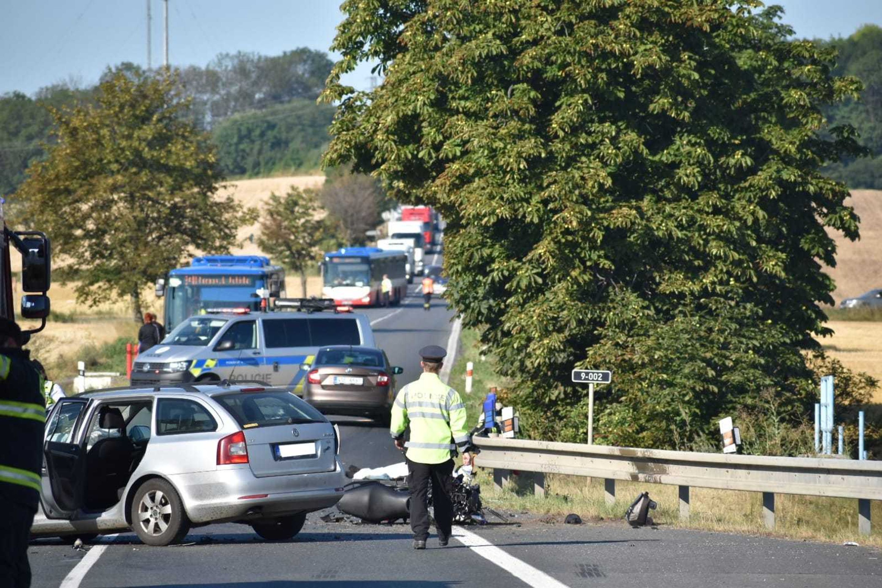Tragická nehoda motorkáře a auta - 7 - GALERIE: Tragická nehoda motorkáře a auta (4/10)
