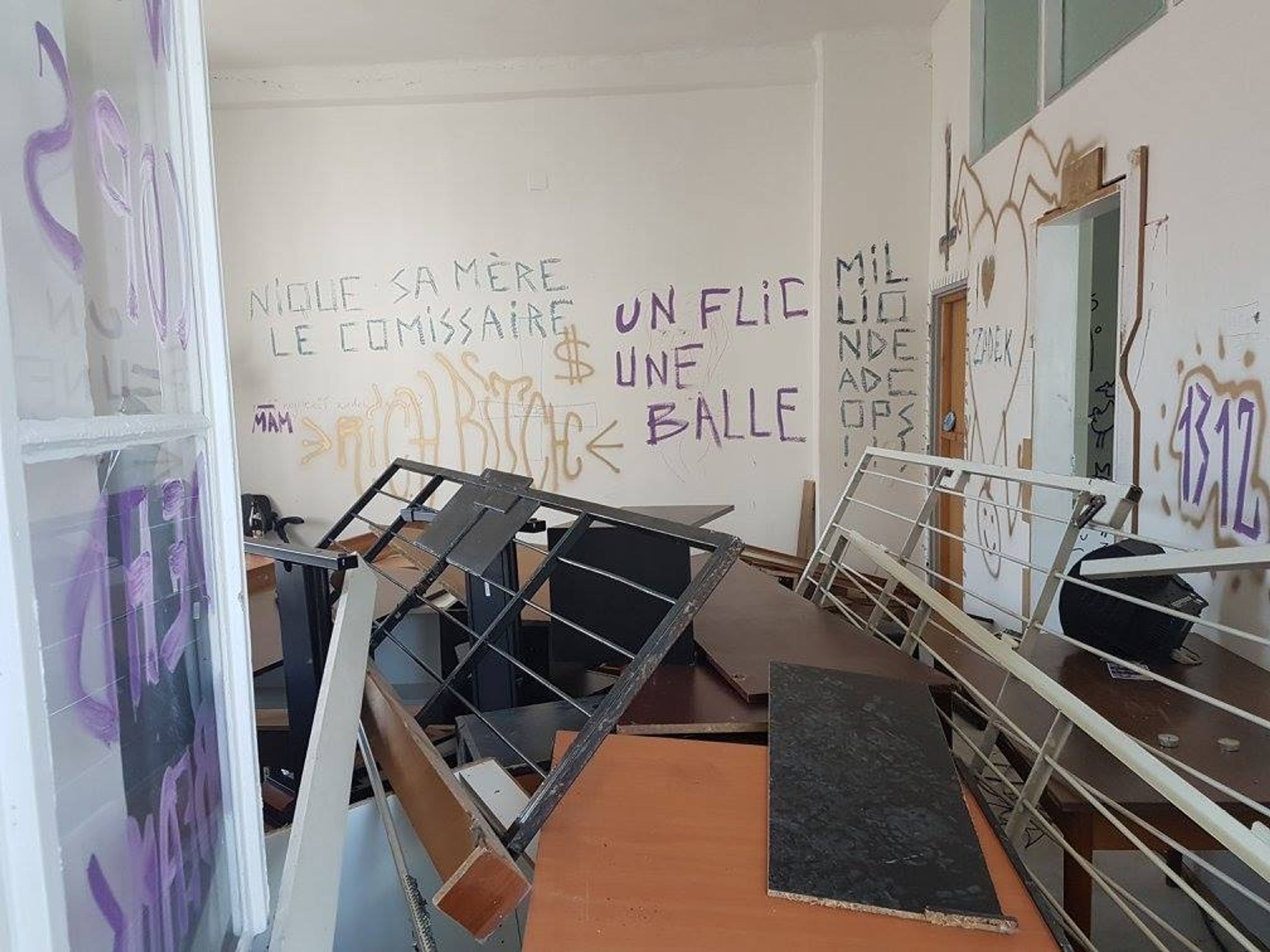 Squatteři zanechali v domech v Praze spoušť - 2 - GALERIE: Squatteři po sobě v domech zanechali spoušť (2/16)