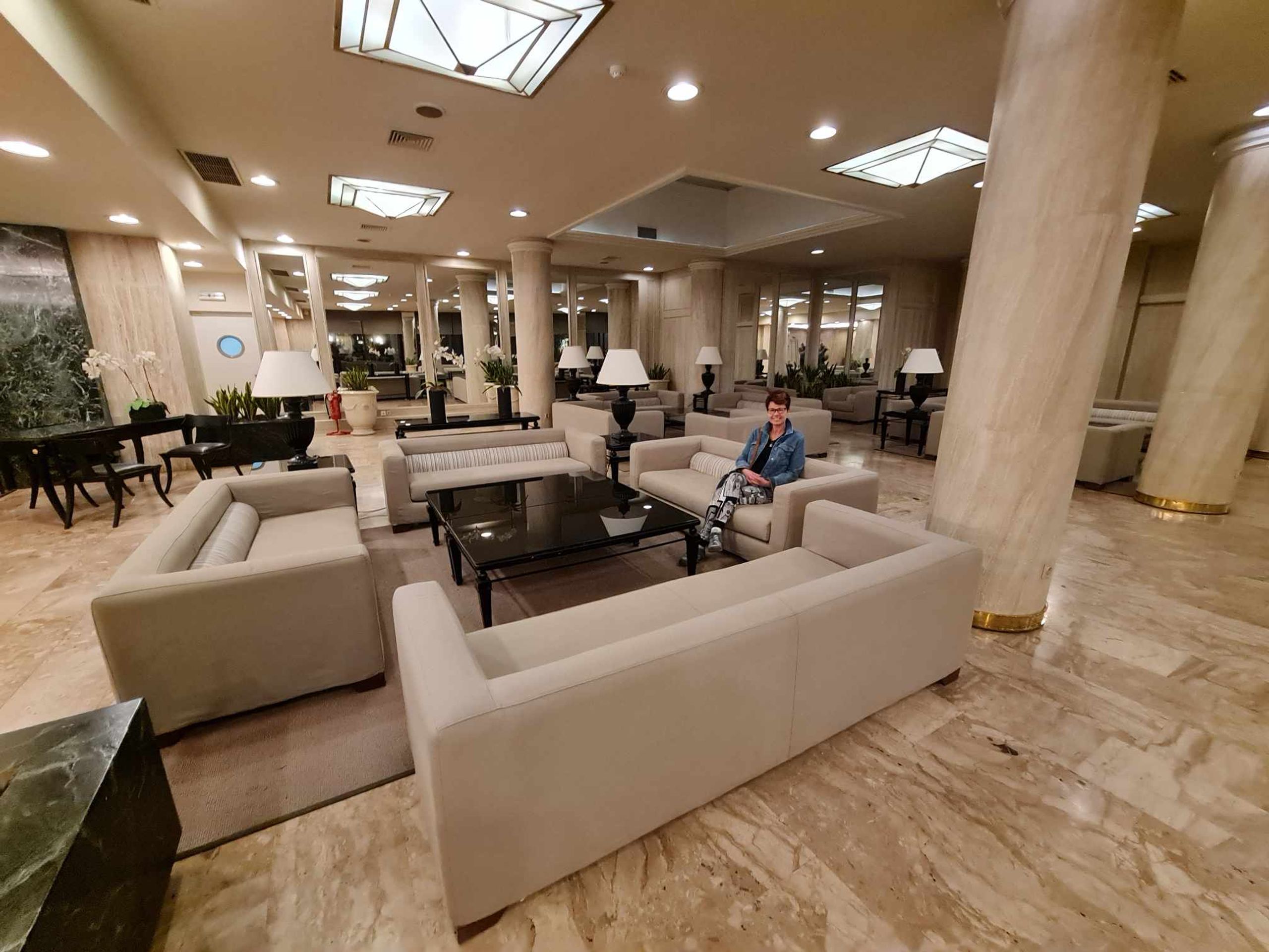 V hotelu se jim líbilo - Letadlo s Čechy nedokázalo přistát (4/5)