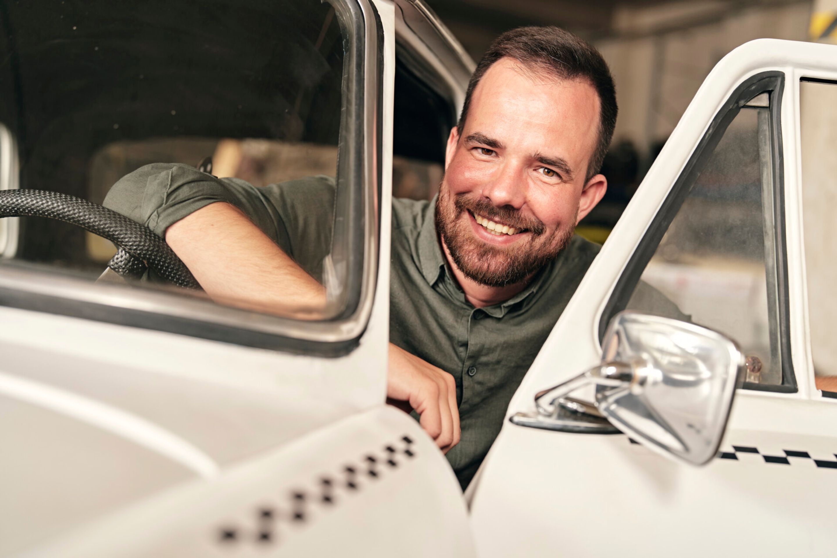 Designér Martin Paclt vytvořil moderní interpretaci legendární Škody 100 - Designér Martin Paclt vytvořil moderní interpretaci legendární Škody 100 (7/9)