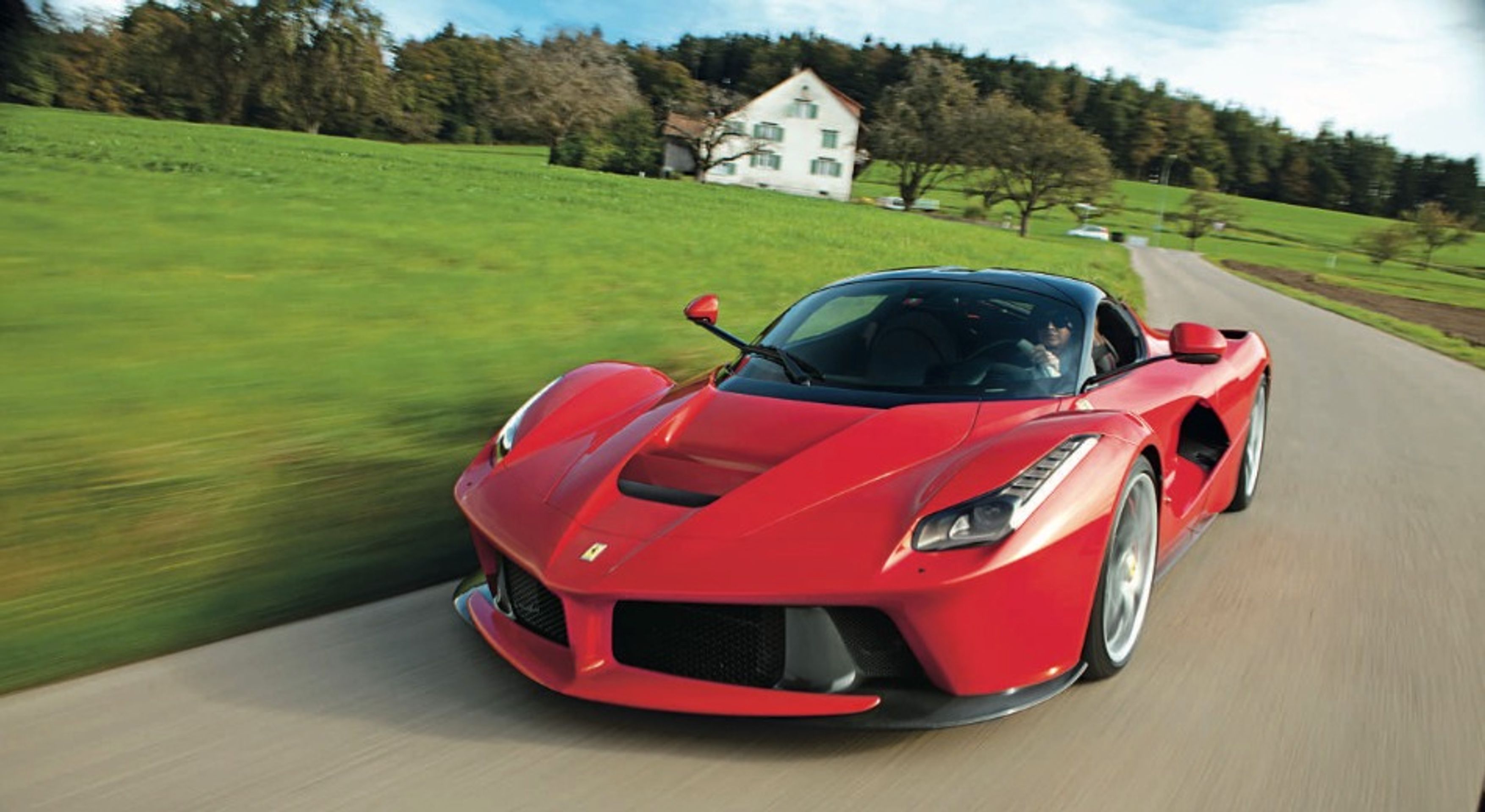 LaFerrari - 16 - GALERIE: LaFerrari přispěje na zemětřesení v Itálii (1/8)