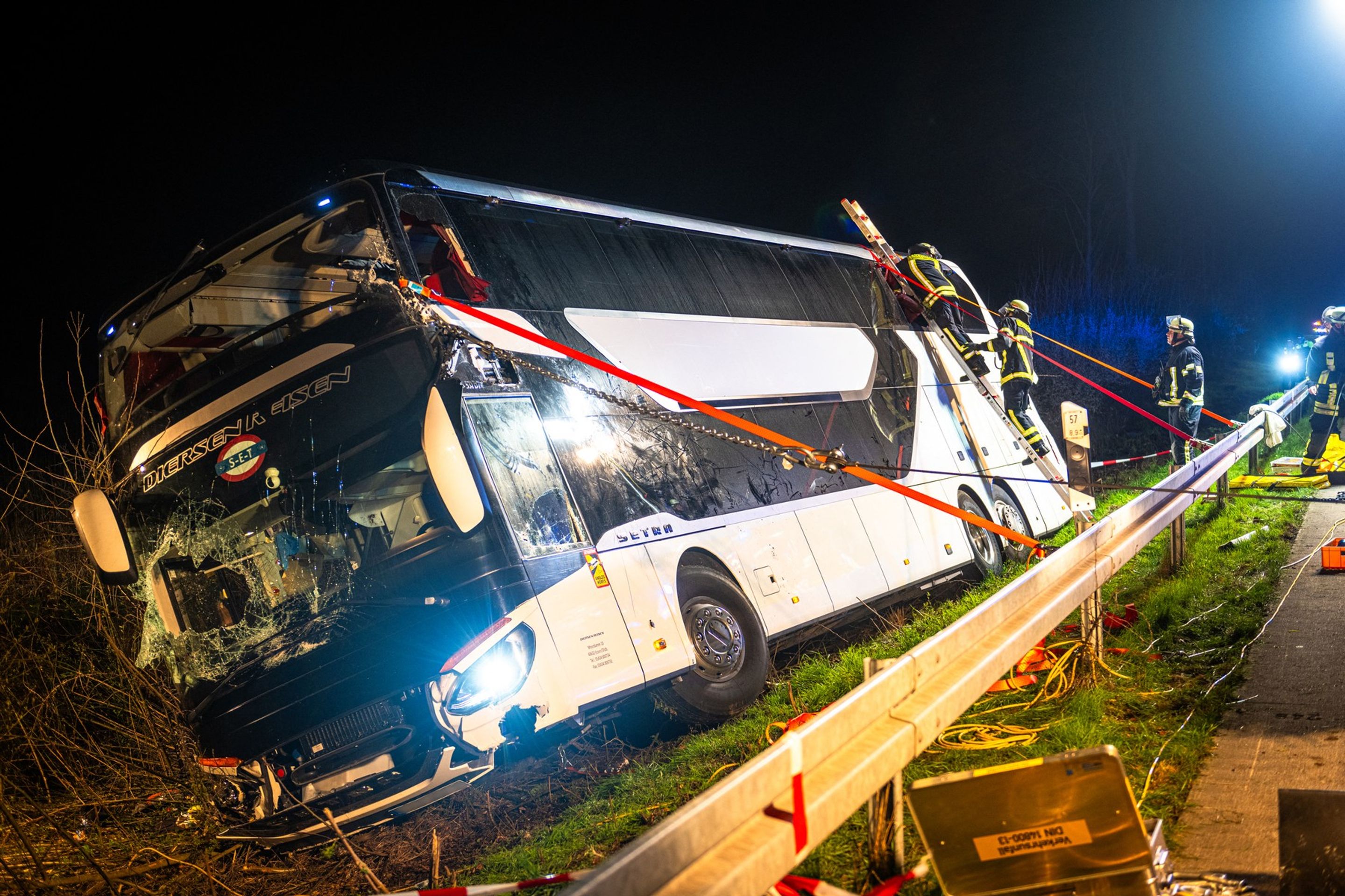 Nehoda autobusu v Německu - Vážná nehoda autobusu v Německu (4/5)