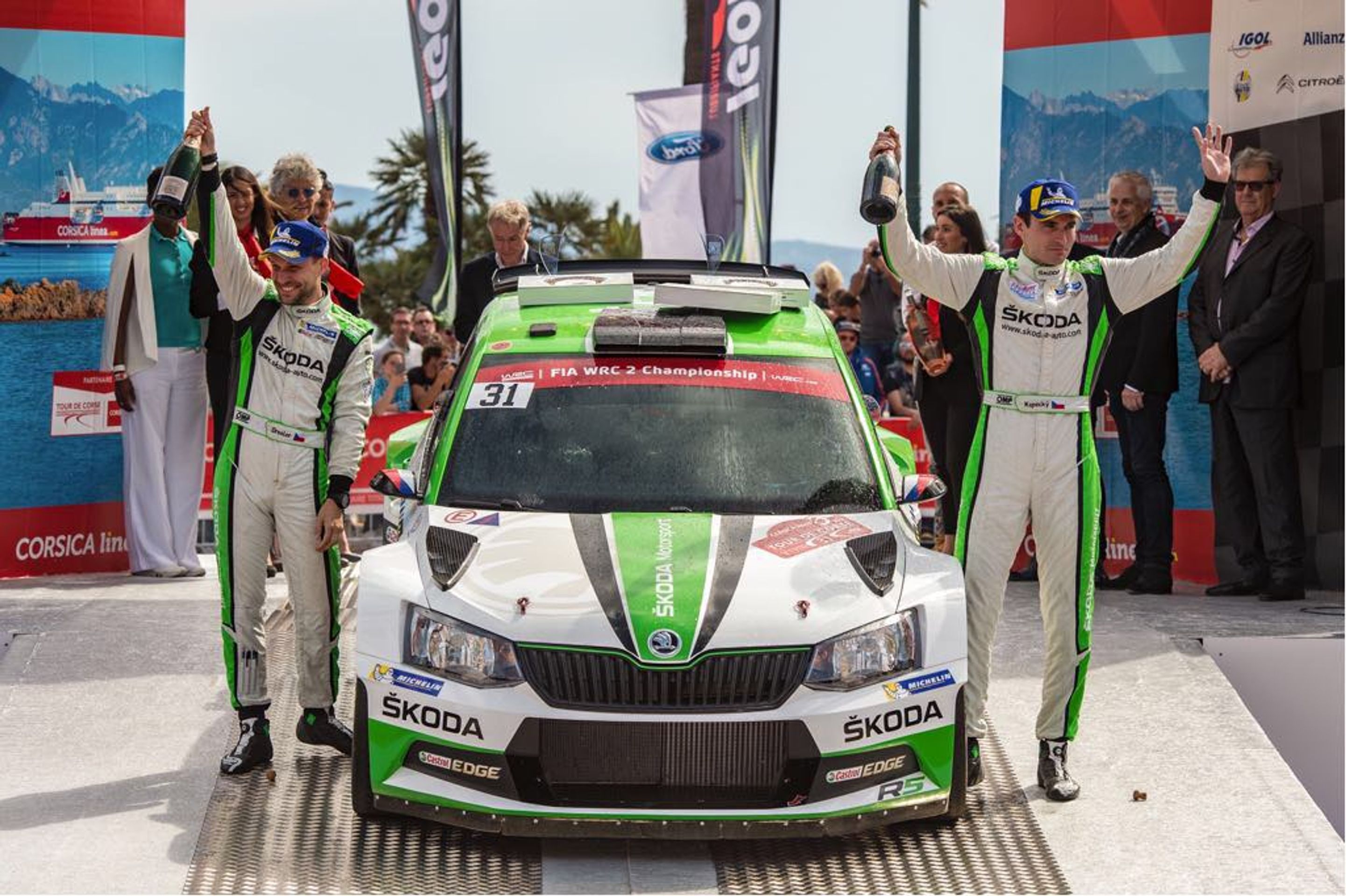Jan Kopecký slaví na Korsice - GALERIE: Další díl Czech rally 2018 vás zavede na Šumavu (4/4)