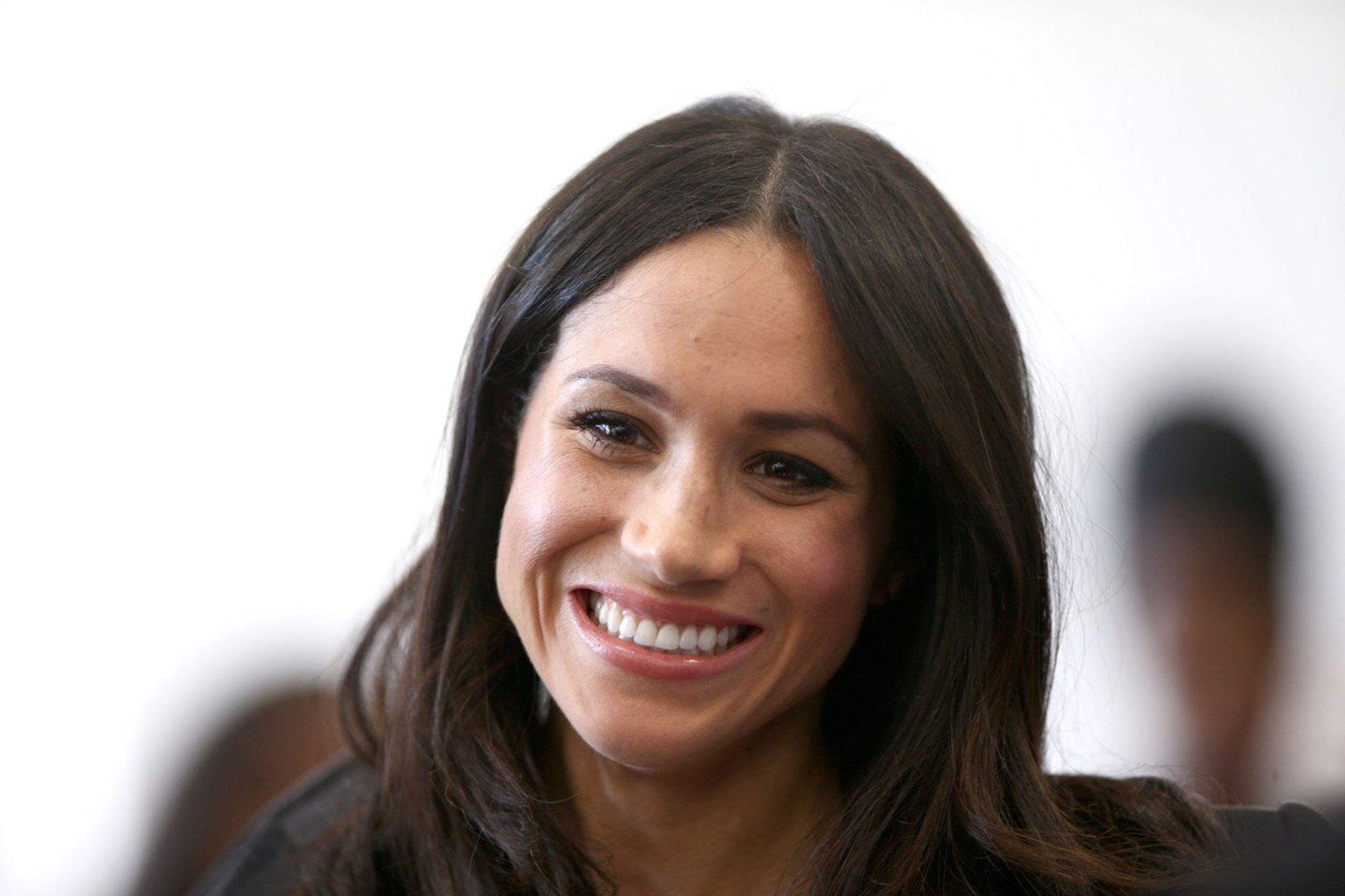 Meghan Markle - GALERIE: Meghan Markle si v seriálu oblékla svatební šaty (5/8)