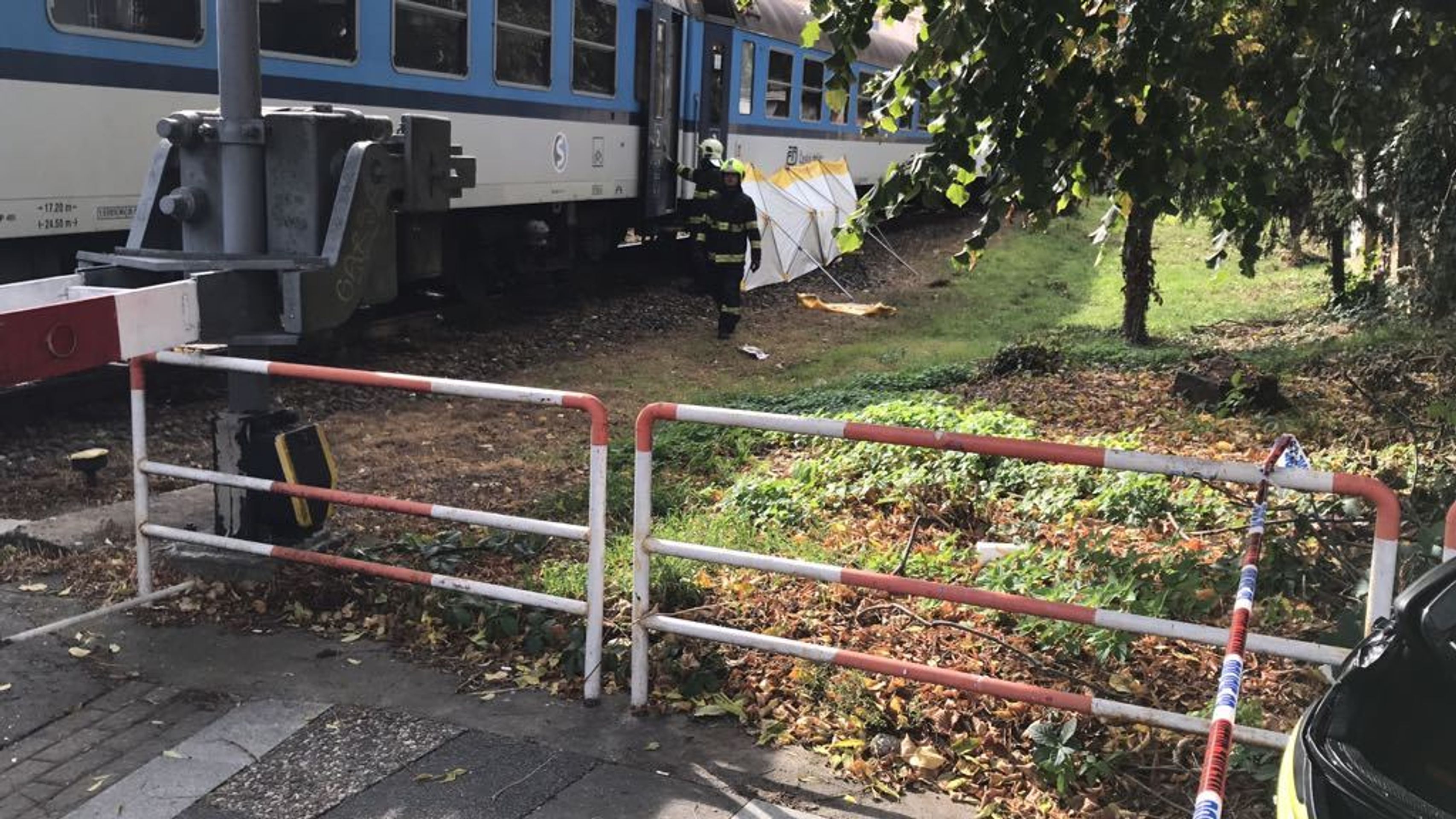 Rychlík v Praze na Hradčanské smetl chodkyni - 1 - GALERIE: Rychlík v Praze smetl chodkyni (5/5)