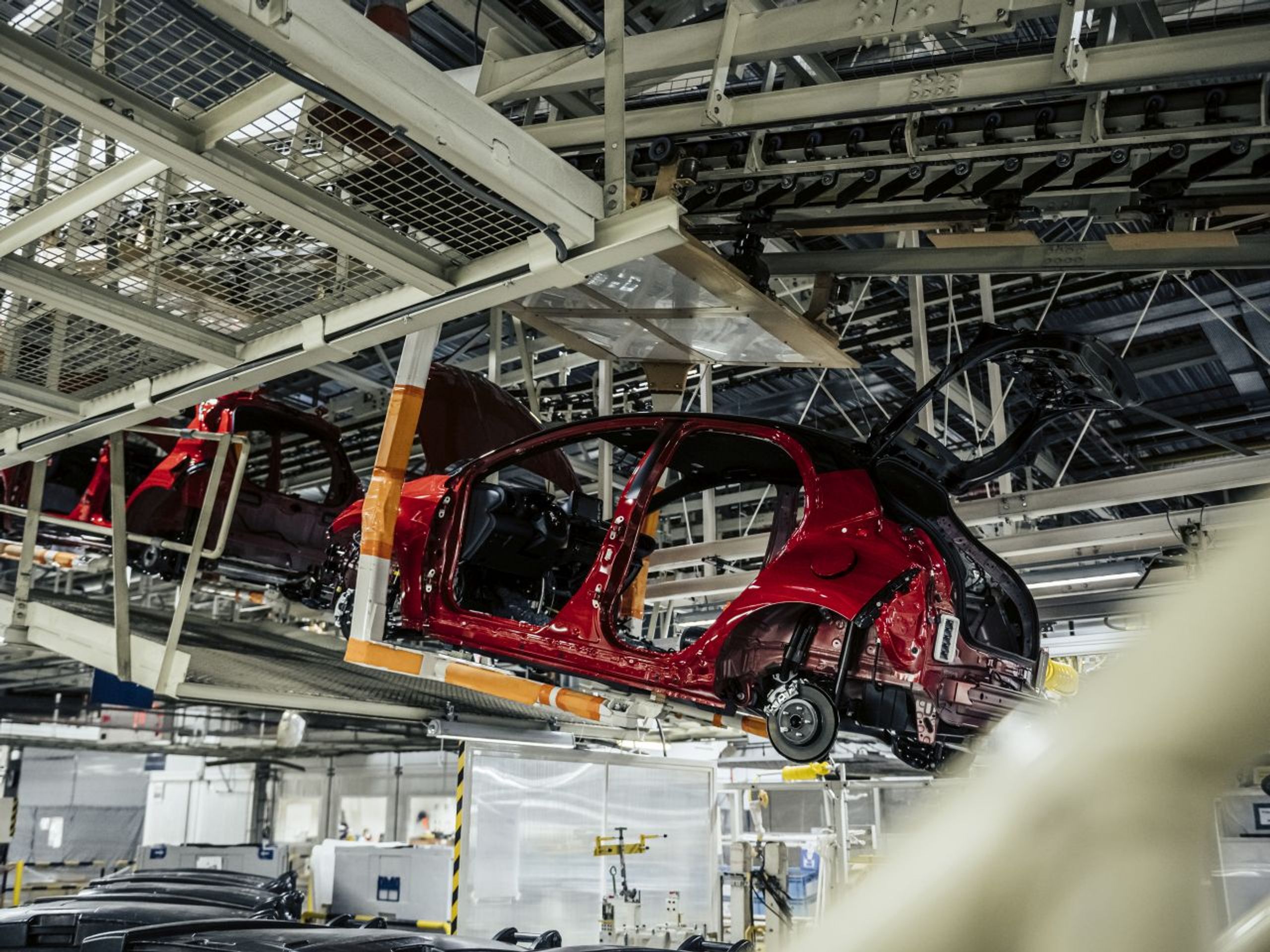 Výroba Toyoty Yaris ve středočeském Kolíně - Podívejte se na výrobní linky Toyoty v Kolíně (15/18)