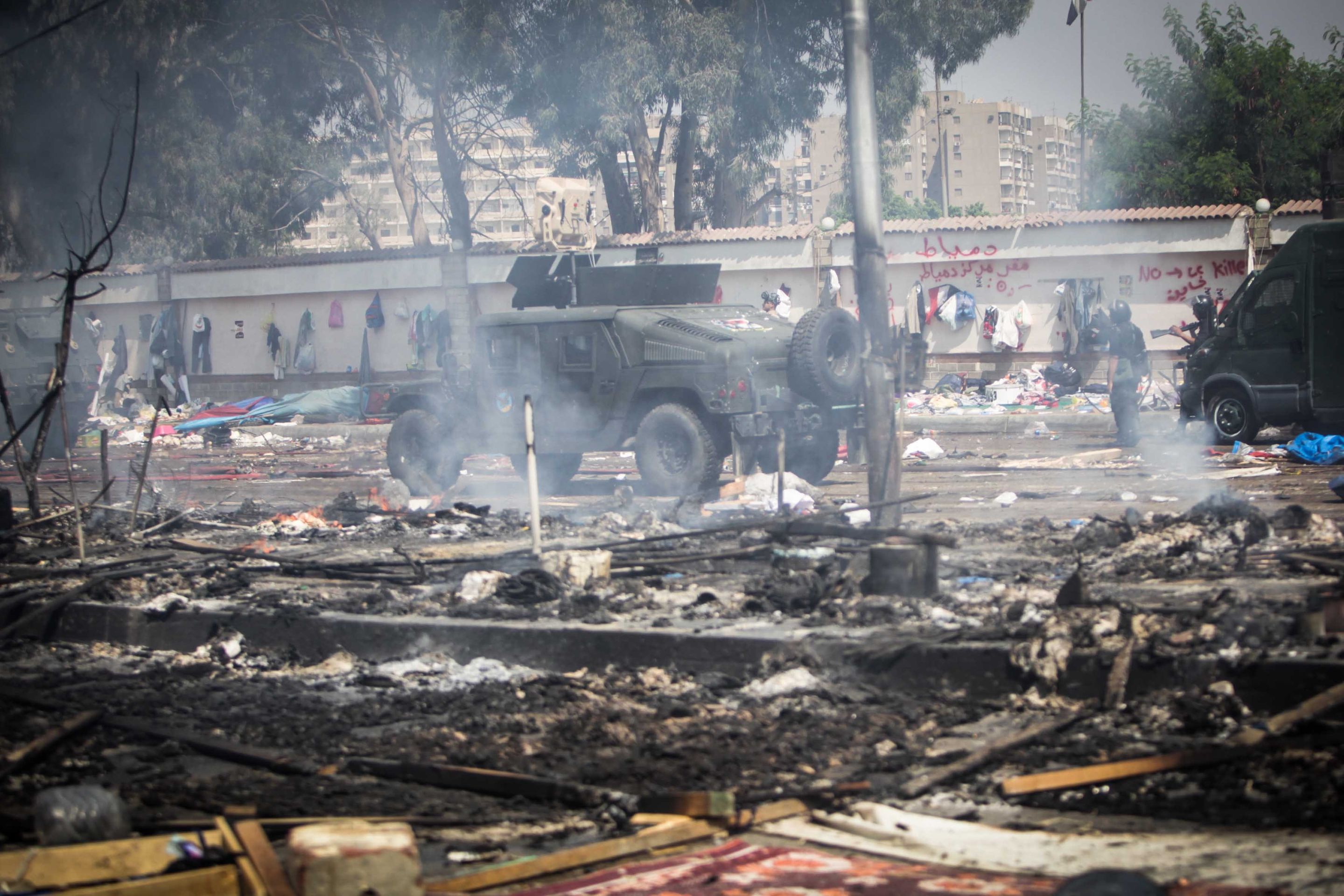 Nepokoje v Egyptě - 9 - GALERIE: FOTO plné hrůzy. V Egyptě pokračují nepokoje (2/10)