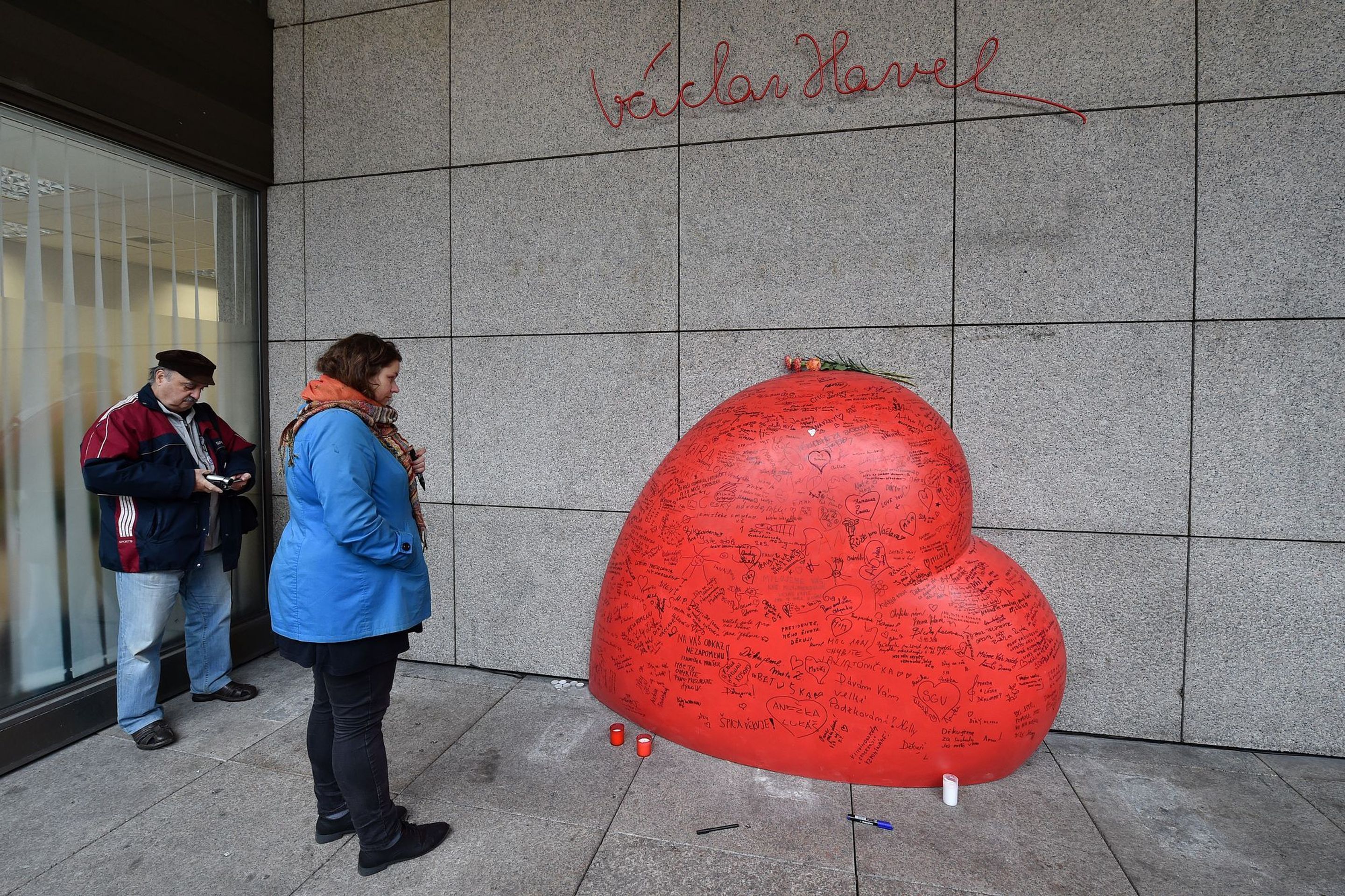 Lidé si připomínají Václava Havla - 5 - GALERIE: Lidé si připomínají Václava Havla (4/5)