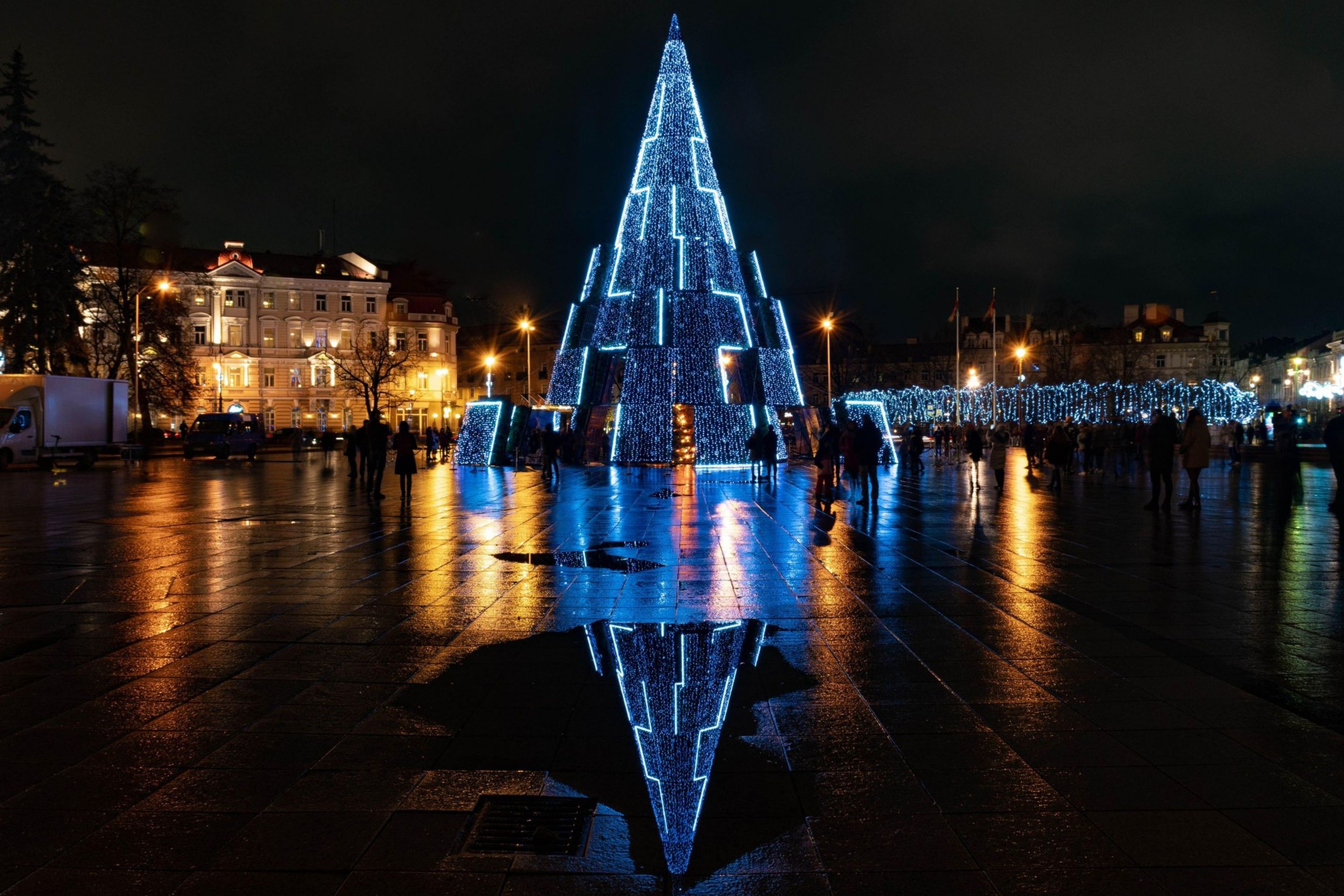 Vilnius - vánoční strom - GALERIE: Vánoční stromy napříč Evropou (10/10)
