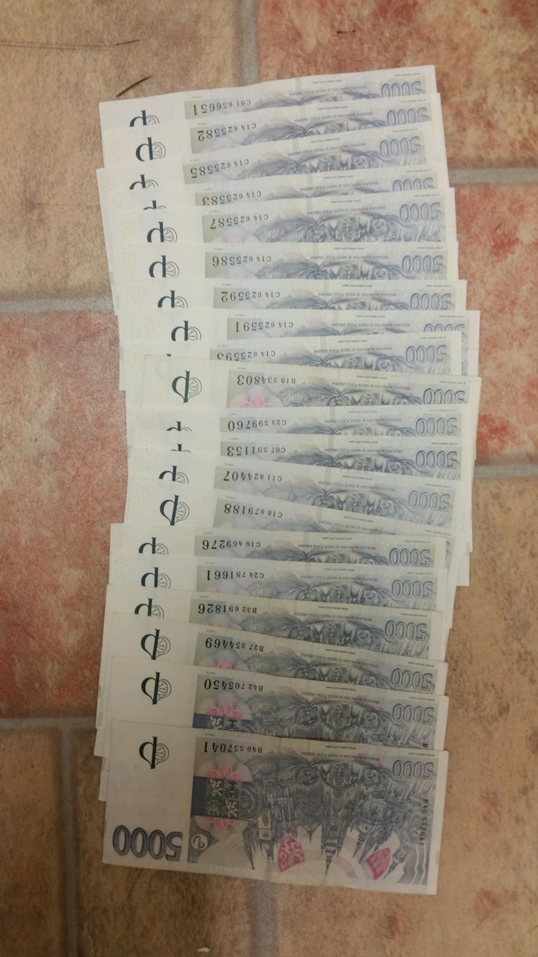 Policie a celní správa zadržela organizovanou skupinu, která měla zkrátit daň z přidané hodnoty a daň z příjmu právnických osob o více než 270 milionů korun - 8 - GALERIE: organizovanou skupinu osob, která měla od července 2016 do současné doby zkrátit daň z přidané hodnoty a daň z příjmu právnických osob o více než 270 milionů korun (8/8)
