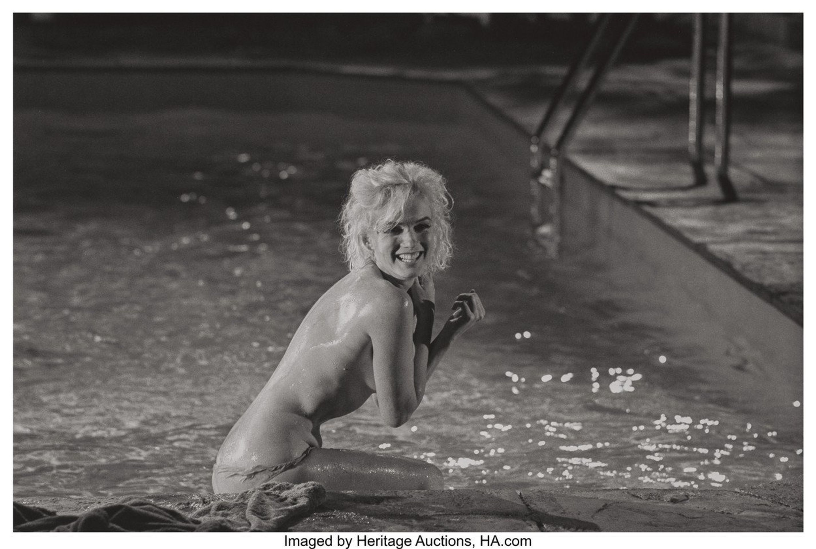 Marilyn Monroe nahá u bazénu - 4 - GALERIE: Marilyn Monroe nahá u bazénu (4/4)