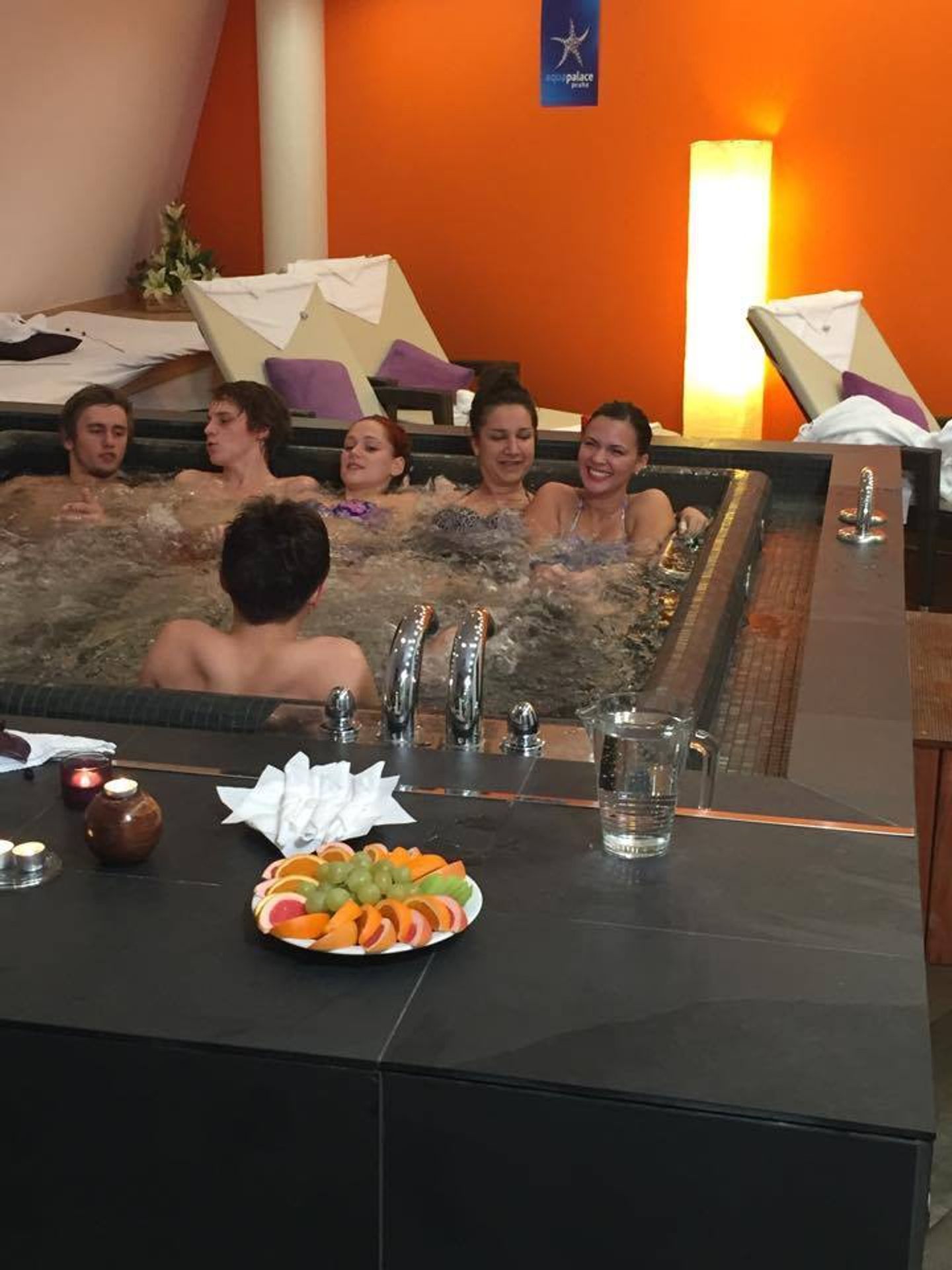 SuperStar 2015: TOP 6 si užívá wellness a vířivku - 5 - Galerie: Finalisti SuperStar ve wellness centru (12/15)