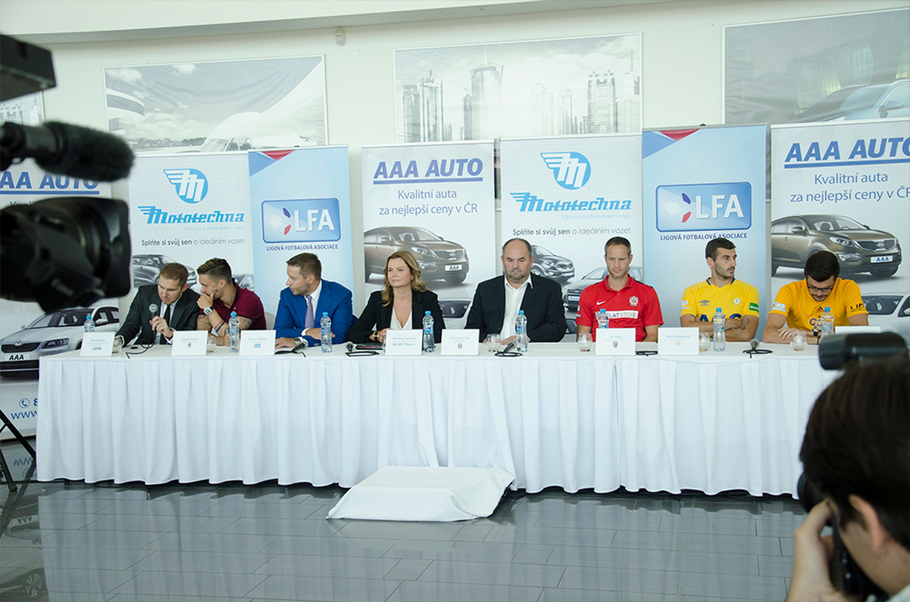 aaa auto partnerem fotbalové soutěže e-pojisteni.cz - 4 - GALERIE: AAA Auto (3/6)