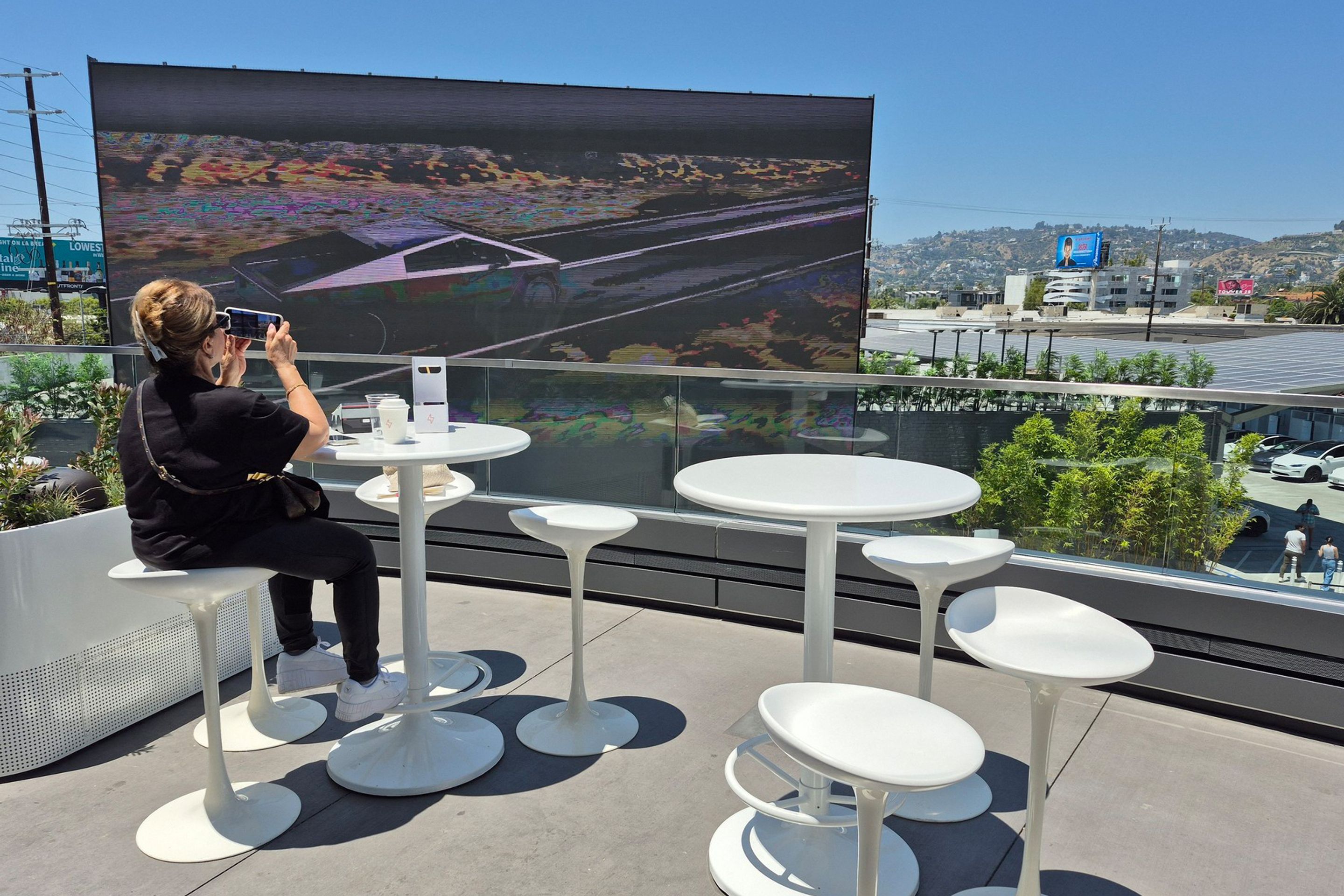 Tesla Diner v Los Angeles - Tesla Diner v Los Angeles (14/14)