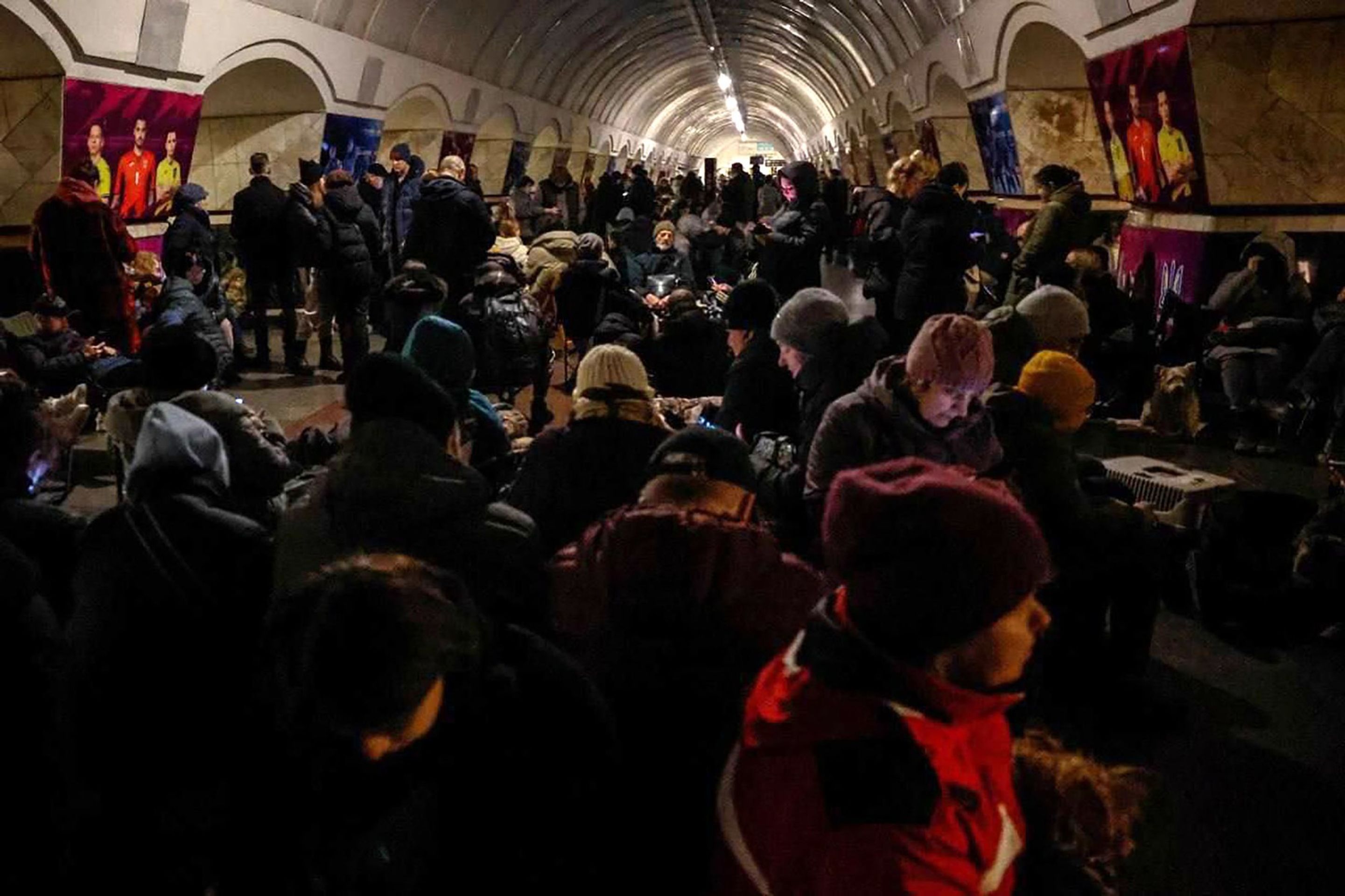 Lidé se schovávají v metru, 22. 3. 2024 Kyjev - Ruský útok (4/6)