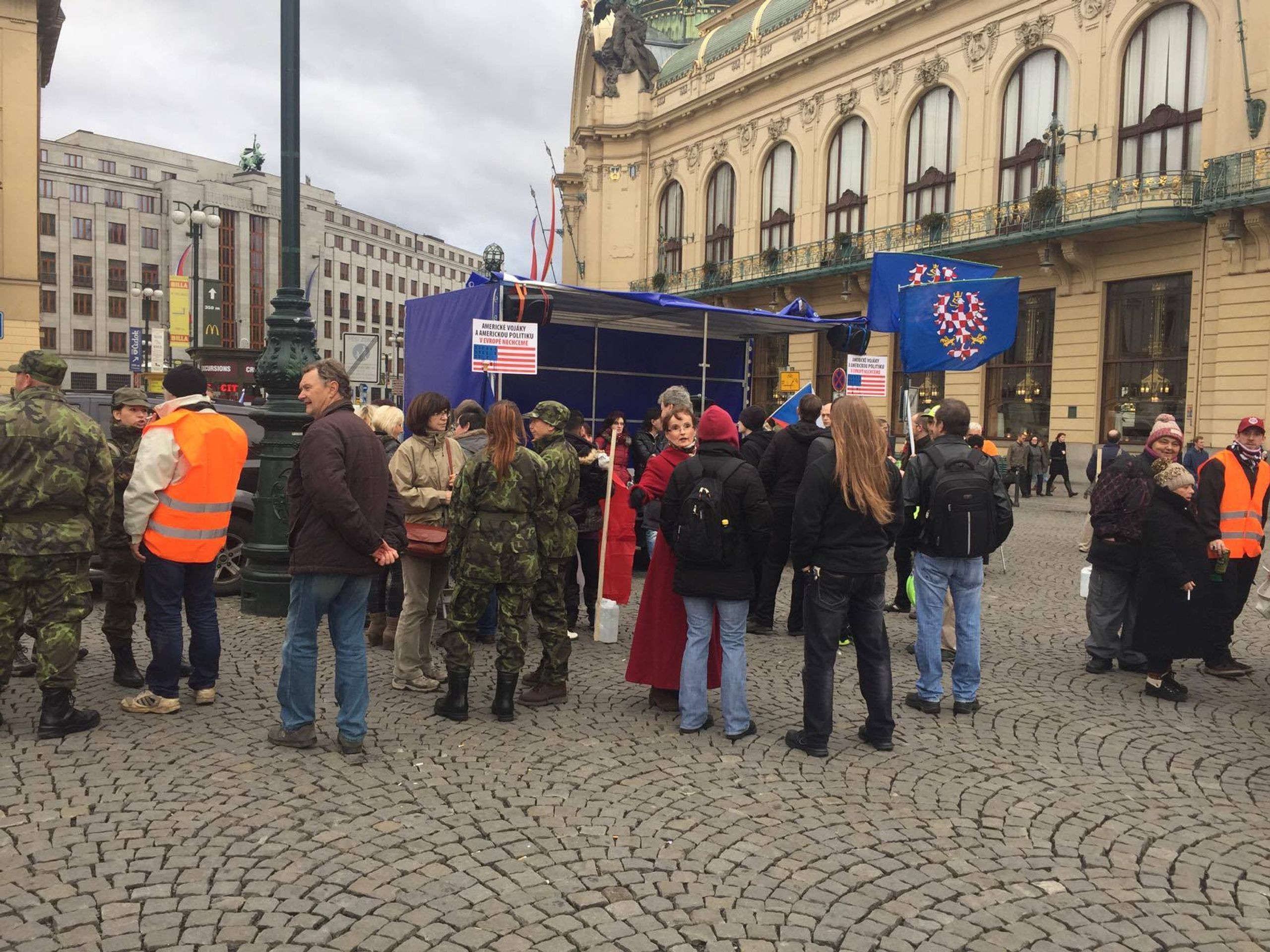 Oslavy 17. listopadu - shromáždění na náměstí Republiky - 6 - GALERIE: Oslavy 17. listopadu v Praze (10/15)