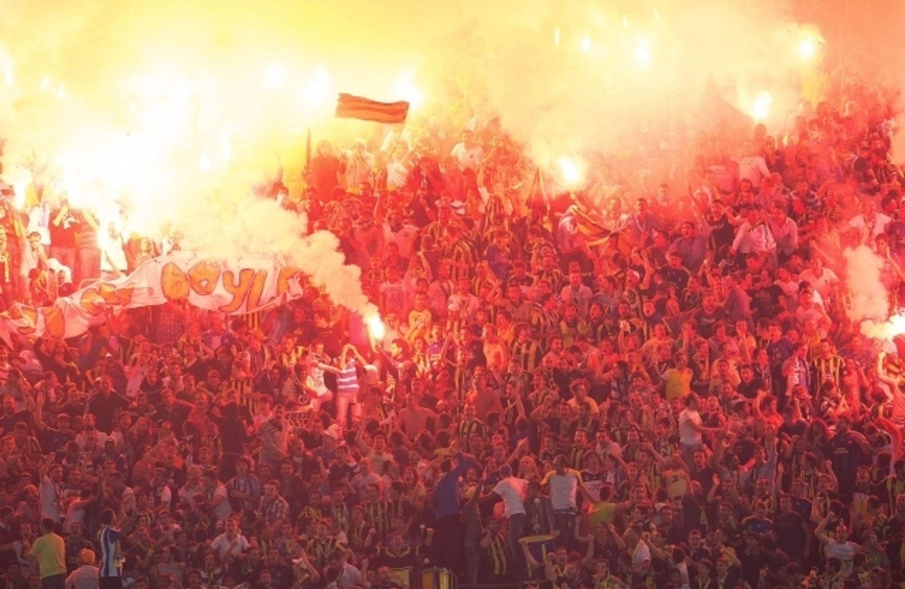 Fanoušci Fenerbahce Istanbul - GALERIE: Fanoušci Fenerbahce (4/7)