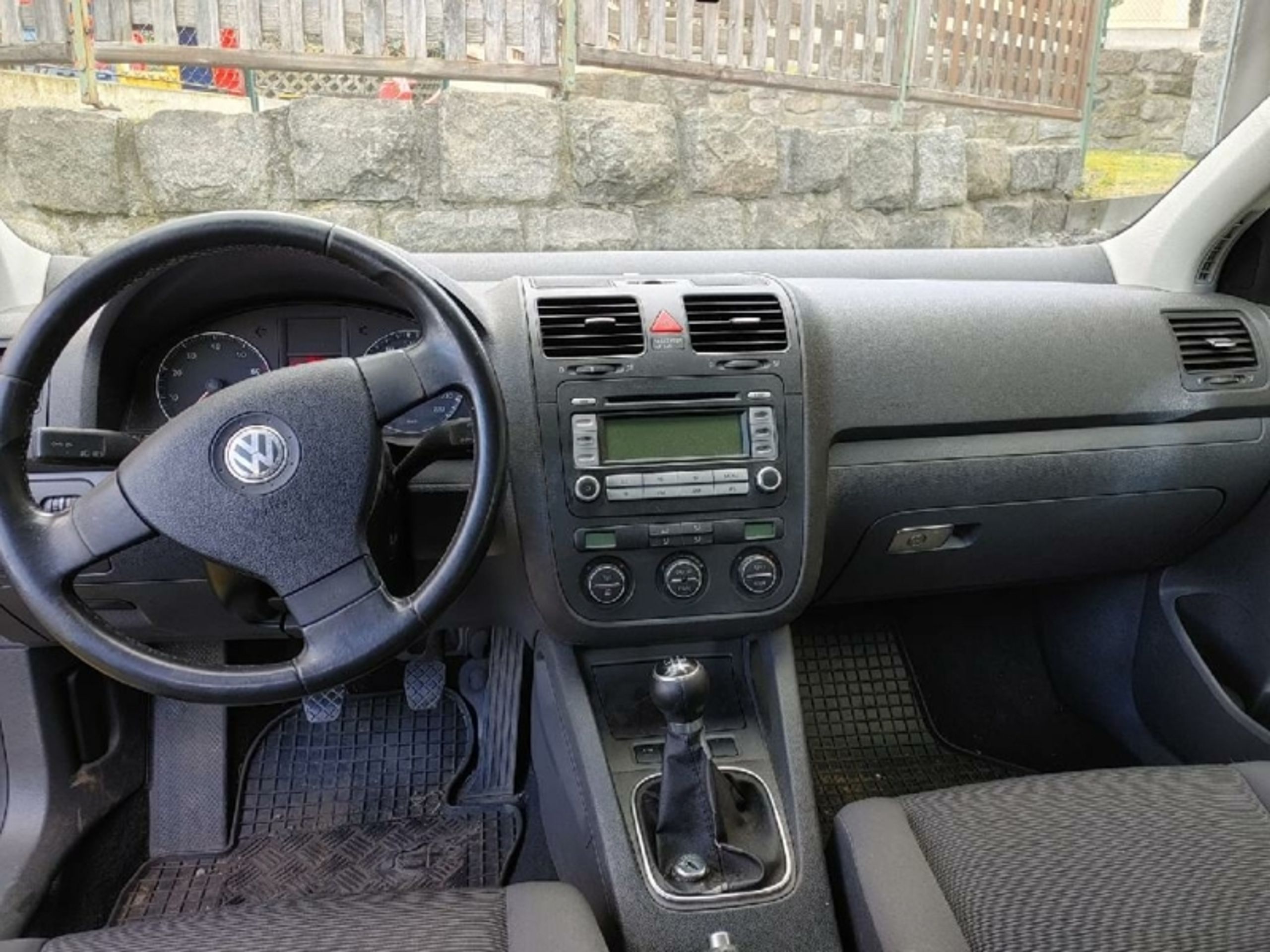 Dražba automobilů - Volkswagen Golf Trendline - GALERIE: Dražba automobilů (10/10)
