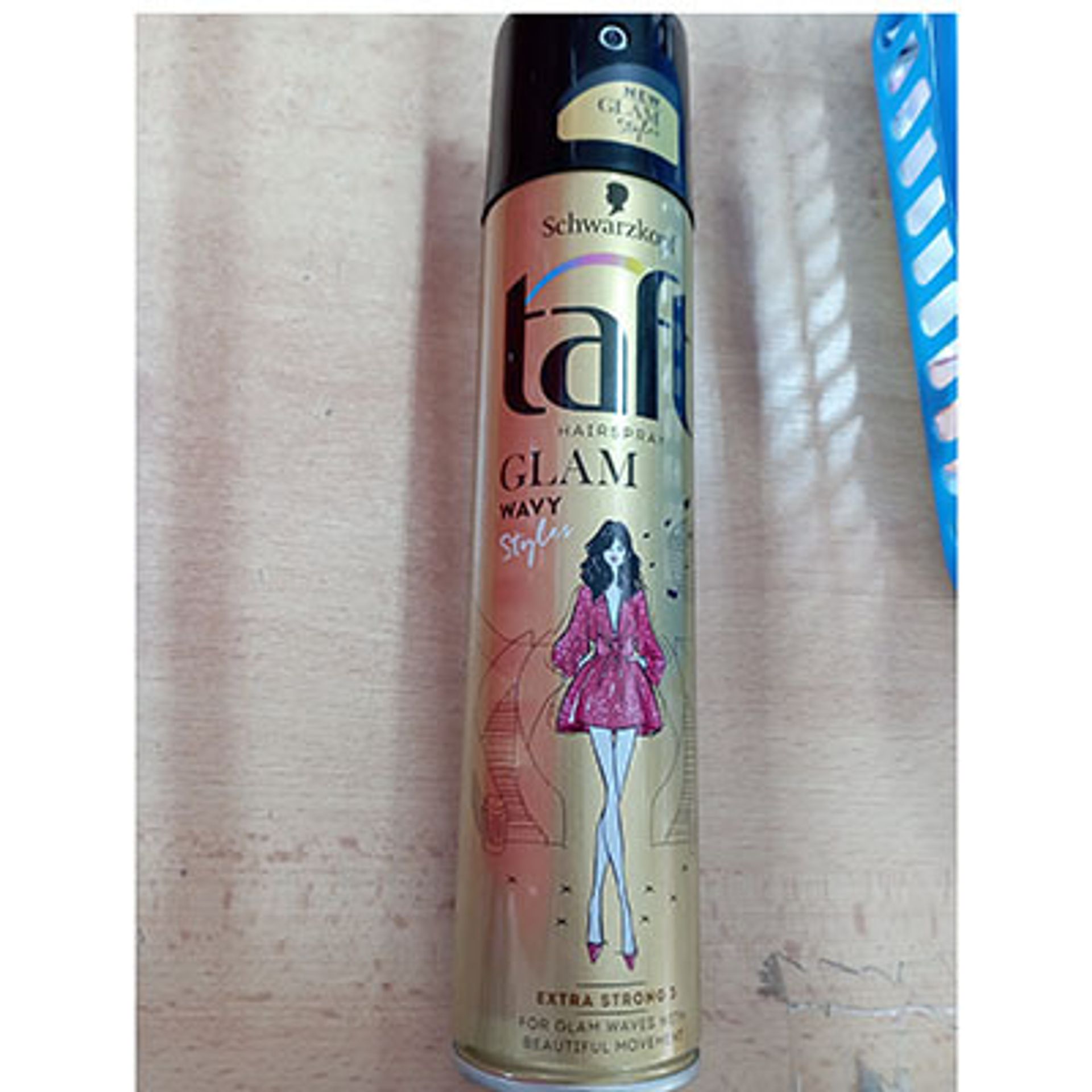 Lak na vlasy taft HAIRSPRAY GLAM WAVY Styles 1 - Nebezpečná kosmetika (11/26)