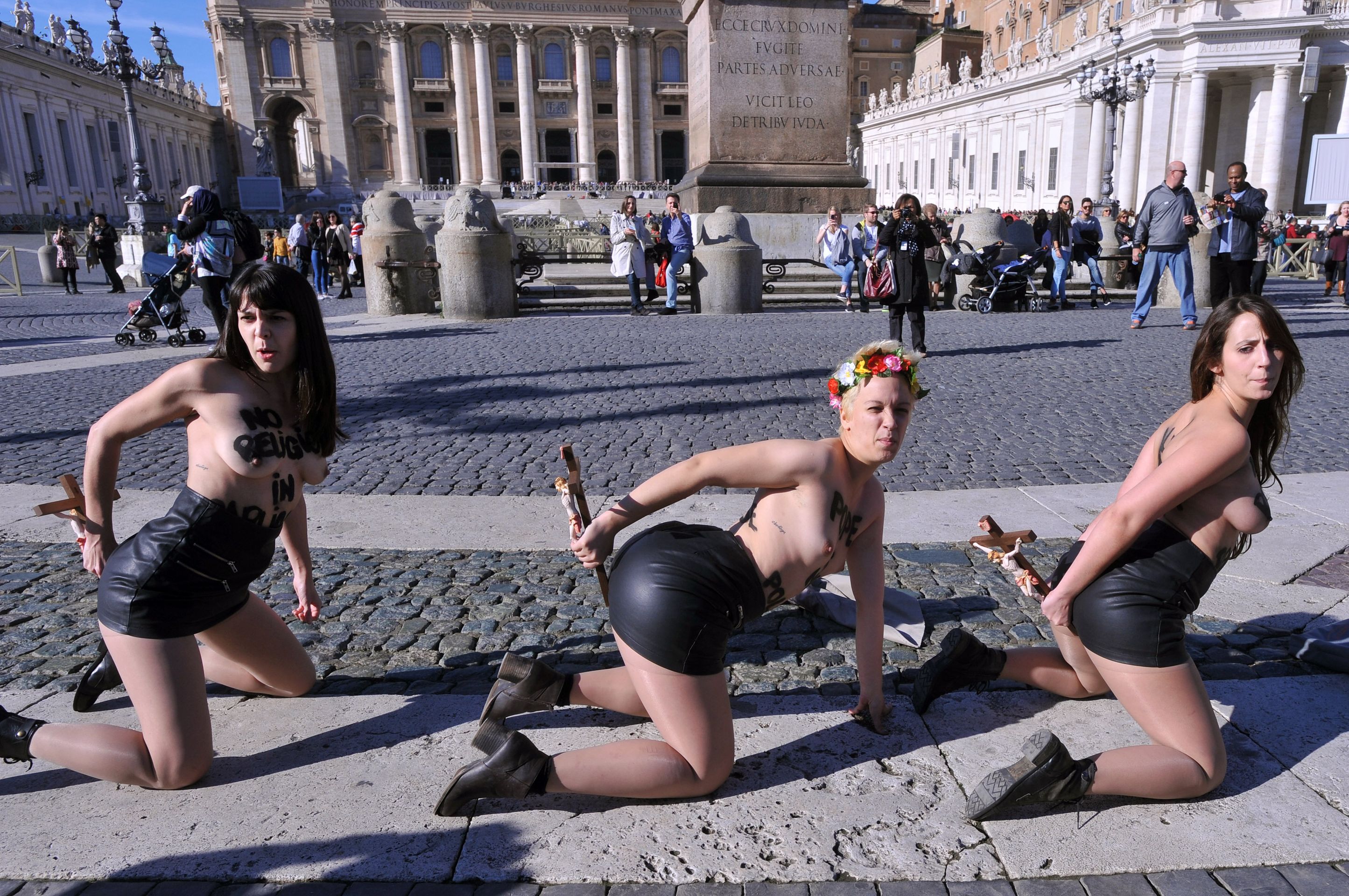 FEMEN v Římě - 4 - FEMEN v Římě (4/7)